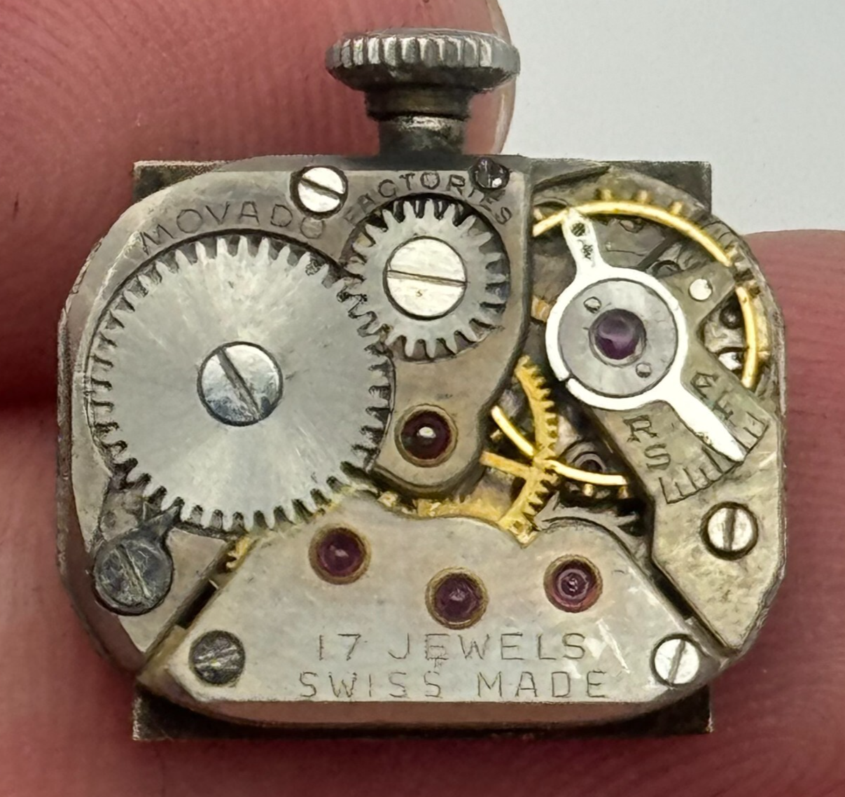 13.1mm Movado Ladies 575 Manual Wind Swiss Watch Movement Vintage RUNS FOR PARTS