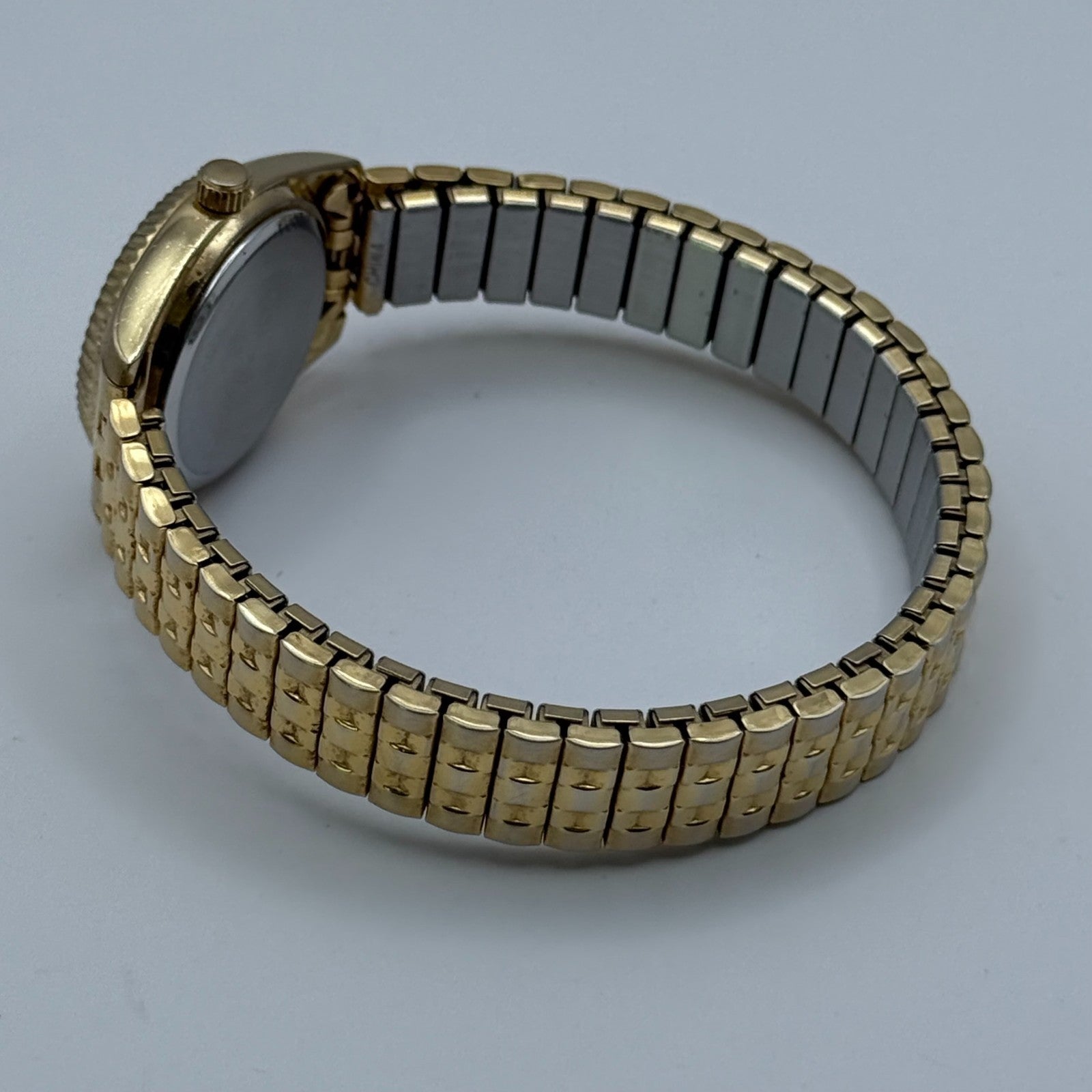 Focus Ladies Quartz Watch Gold Tone Expandable Band Steel Working 25mm