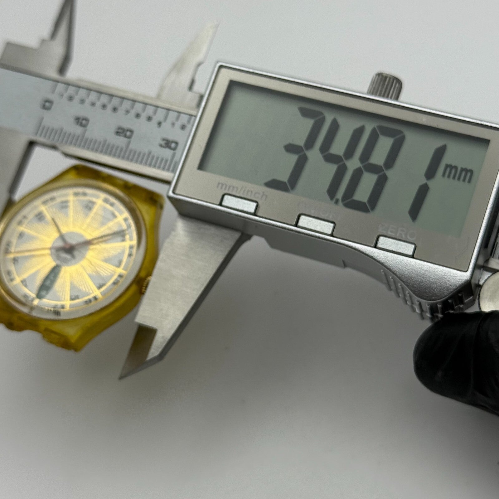 33mm Vintage 1992 Swatch GK707 Day Date Watch UNTESTED PARTS REPAIR