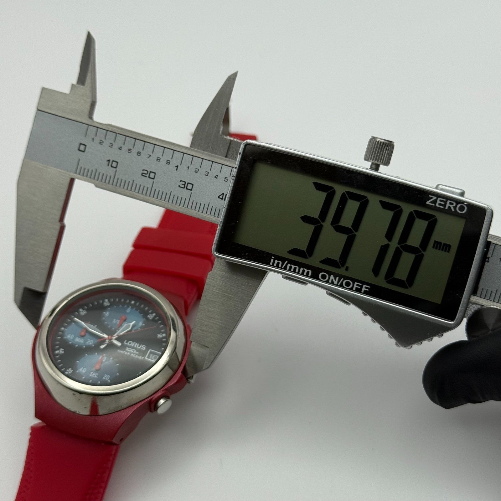 Lorus Men's Plastic Chronograph Quartz Watch v657-0020 Red 39mm Runs To Repair