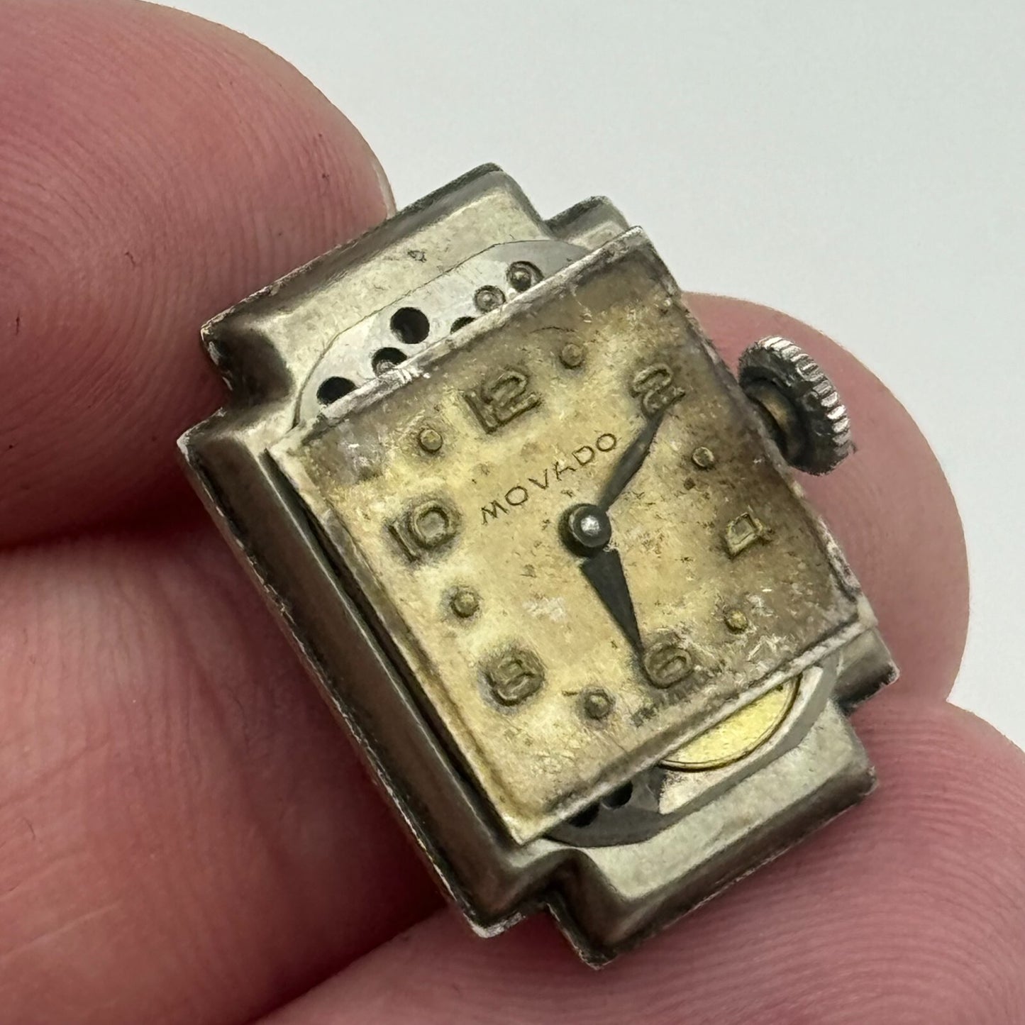 13.1mm Movado Ladies 575 Manual Wind Swiss Watch Movement Vintage RUNS FOR PARTS