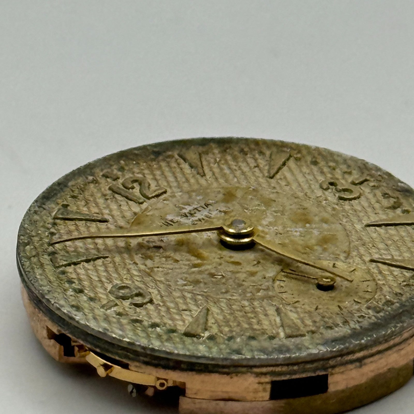 Helvetia 82C Watch Movement Manual Wind Vintage Swiss 17 Jewels Parts 23.1mm