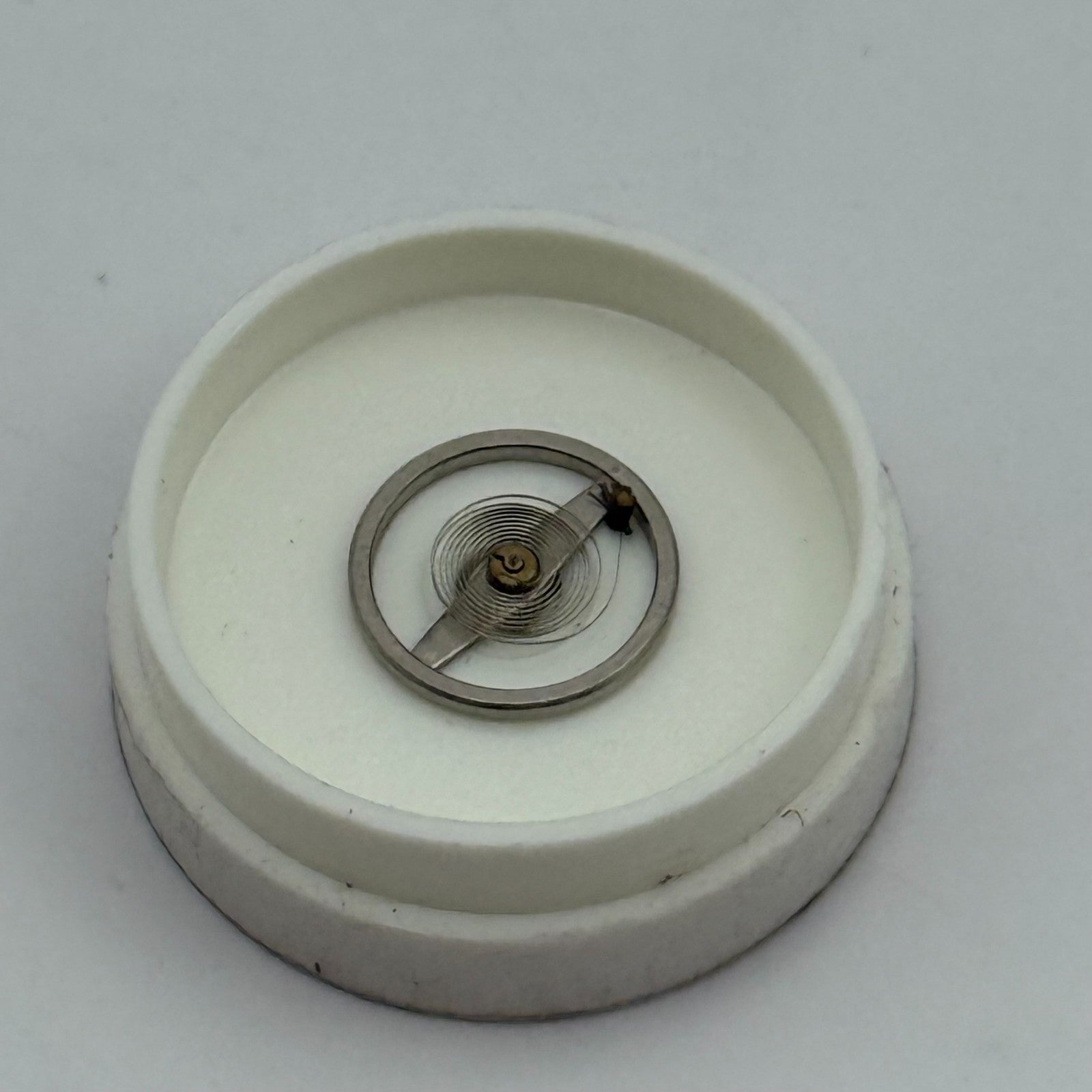 Cris 440 Balance Wheel Complete And Spring  6¾’’’ 974 M Watch Movement Parts NOS