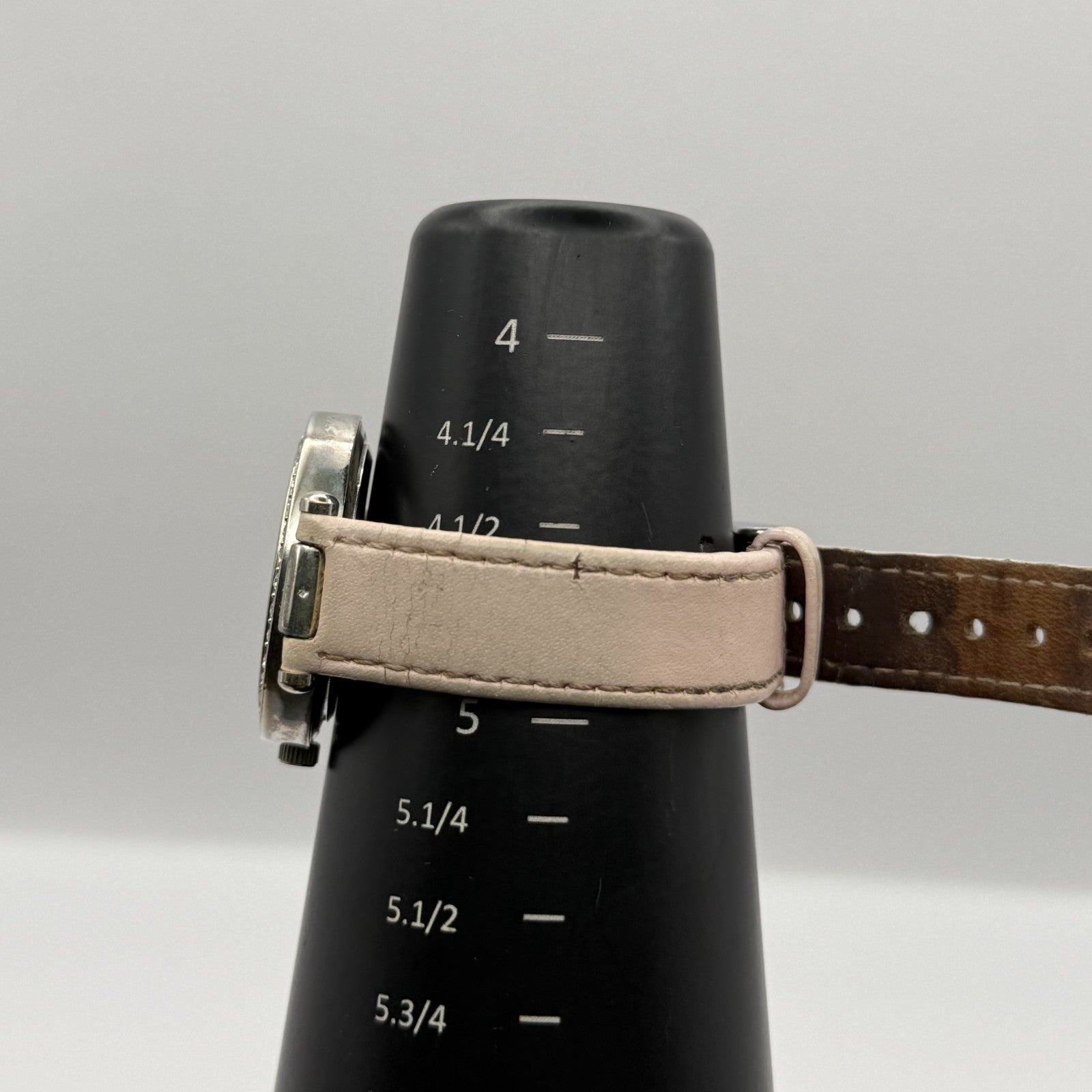 Solo Ladies Quartz Watch MOP Dial Crystal Accents Leather Strap Working 33mm