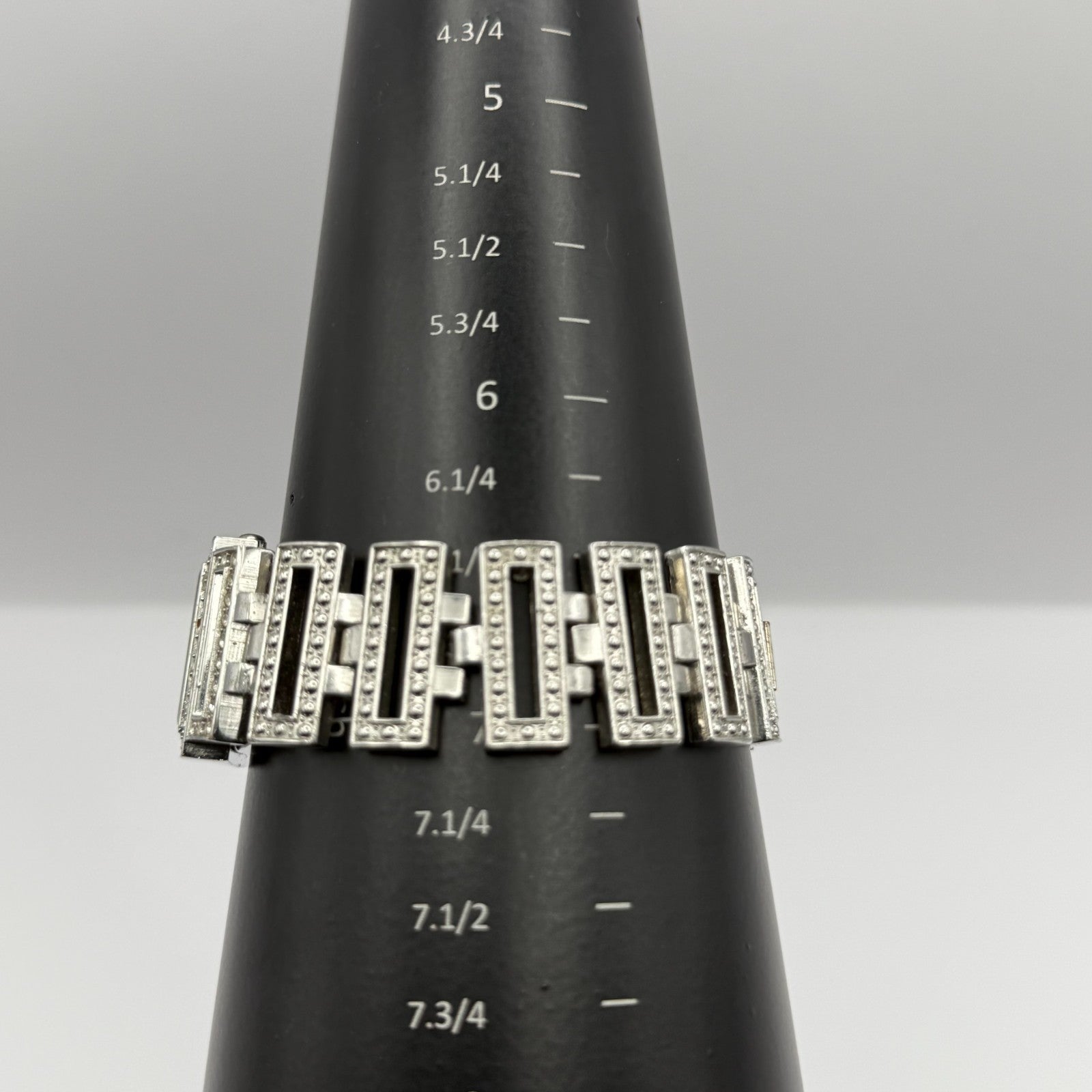 Elegant Ladies Quartz Watch Crystal Accents Silver Tone Bracelet Working 24mm