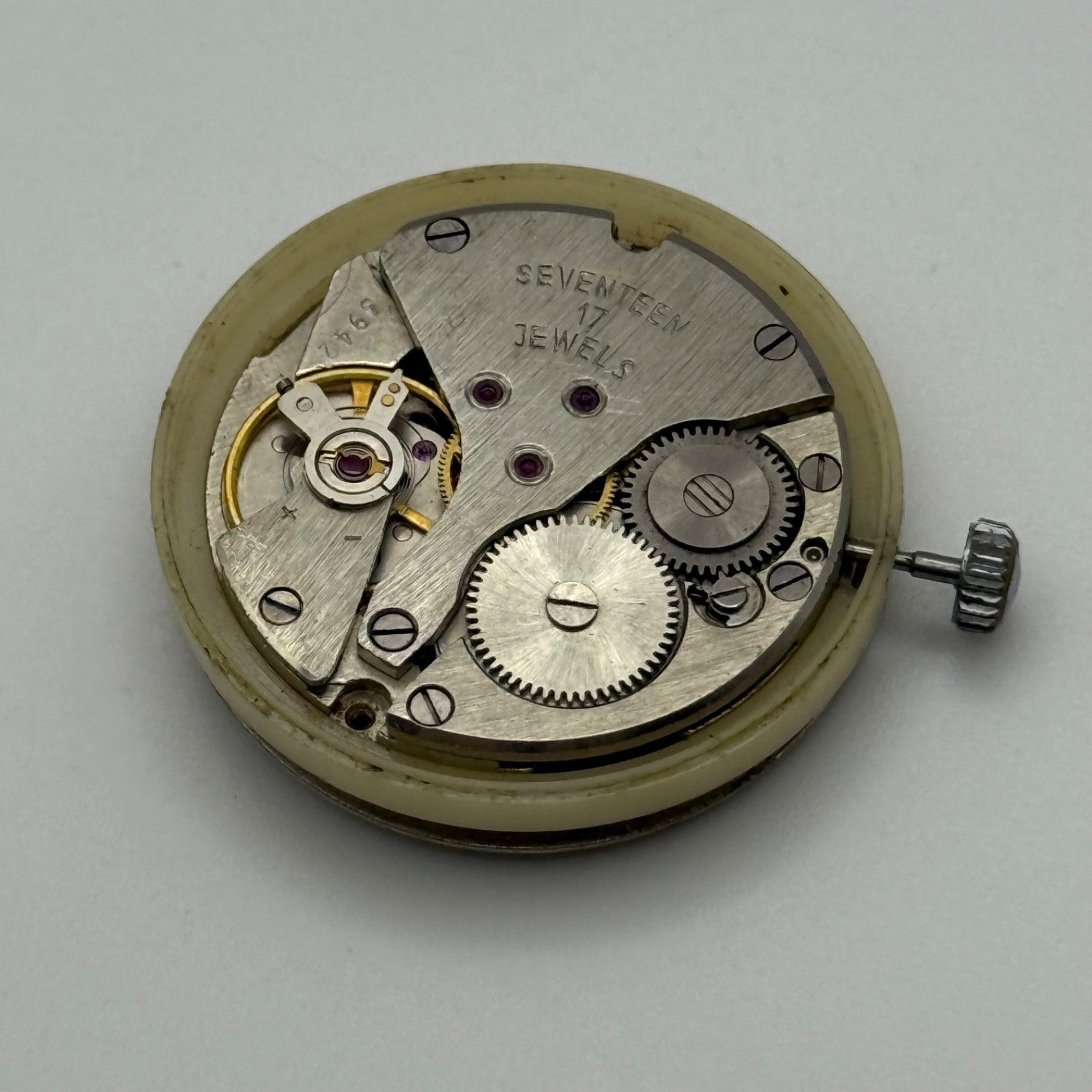 Sekonda 3942 Date Watch Movement Soviet Manual Wind Vintage Parts 26.7mm