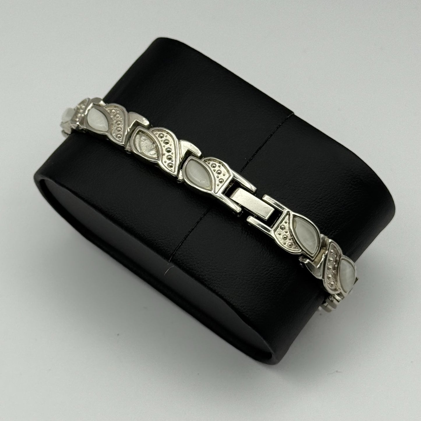 Divinity Ladies Quartz Watch Oval Dial Silver Tone Bracelet Working 19mm