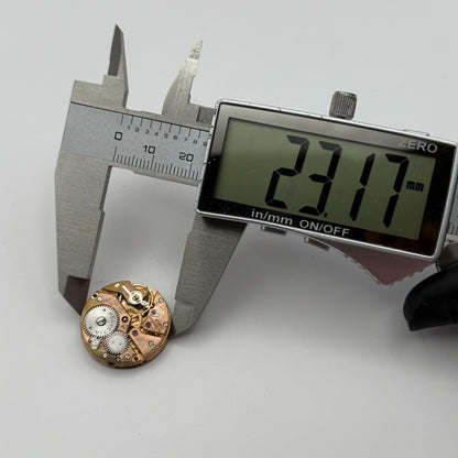 Helvetia 82C Watch Movement Manual Wind Vintage Swiss 17 Jewels Parts 23.1mm