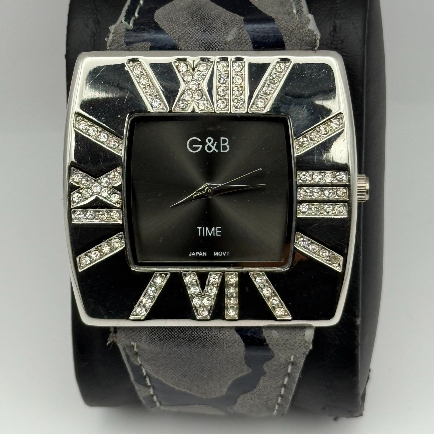 G&B Time Fashion Ladies Quartz Watch Crystal Accents Leather Strap Working 42mm