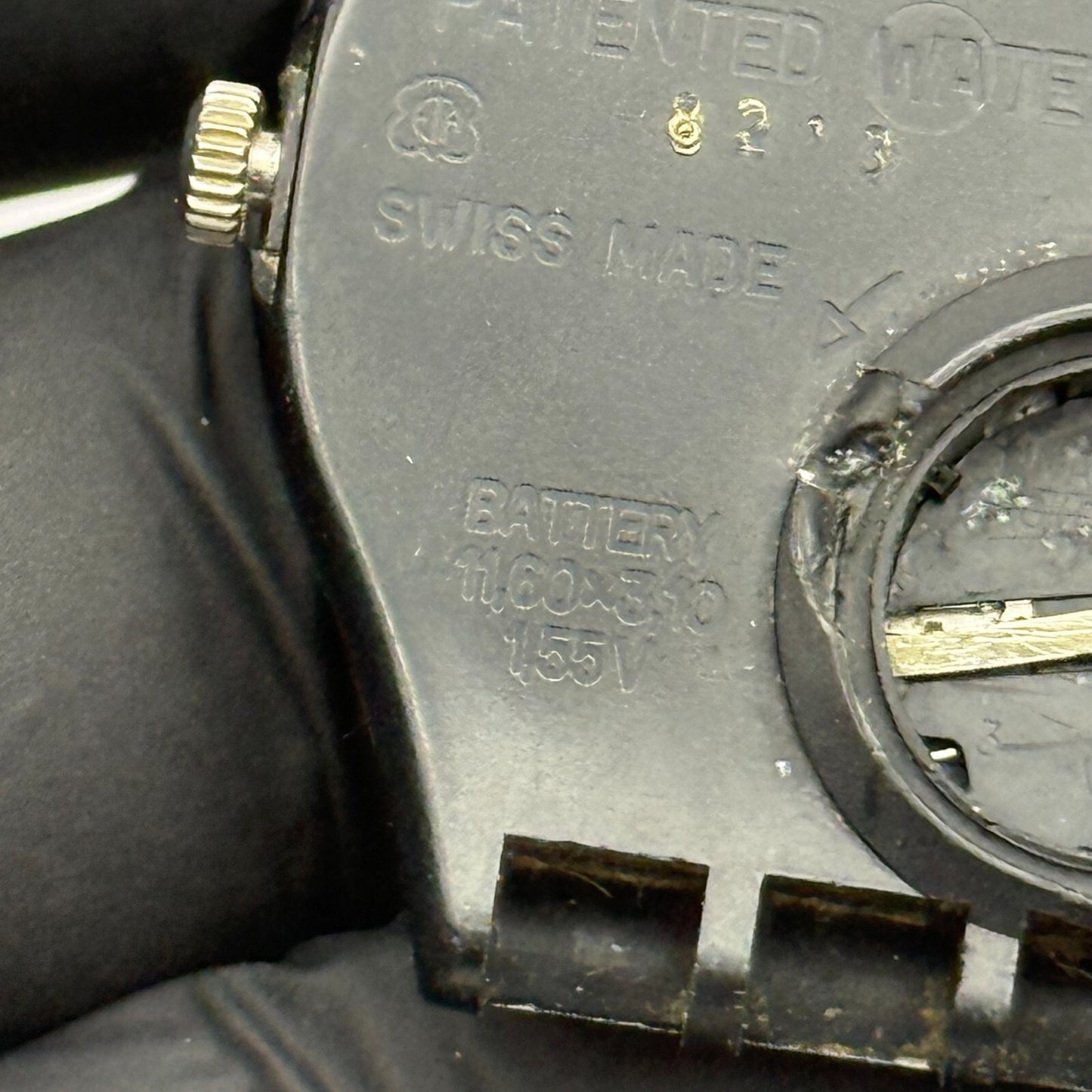 33mm Vintage 1996 Swatch Black Dial Plastic Quartz Watch UNTESTED PARTS REPAIR