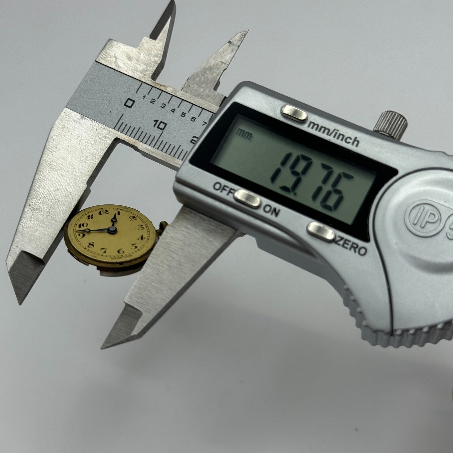 19.7mm Buren Eldis 15 Jewels Manual Wind Watch Movement Swiss Vintage PARTS