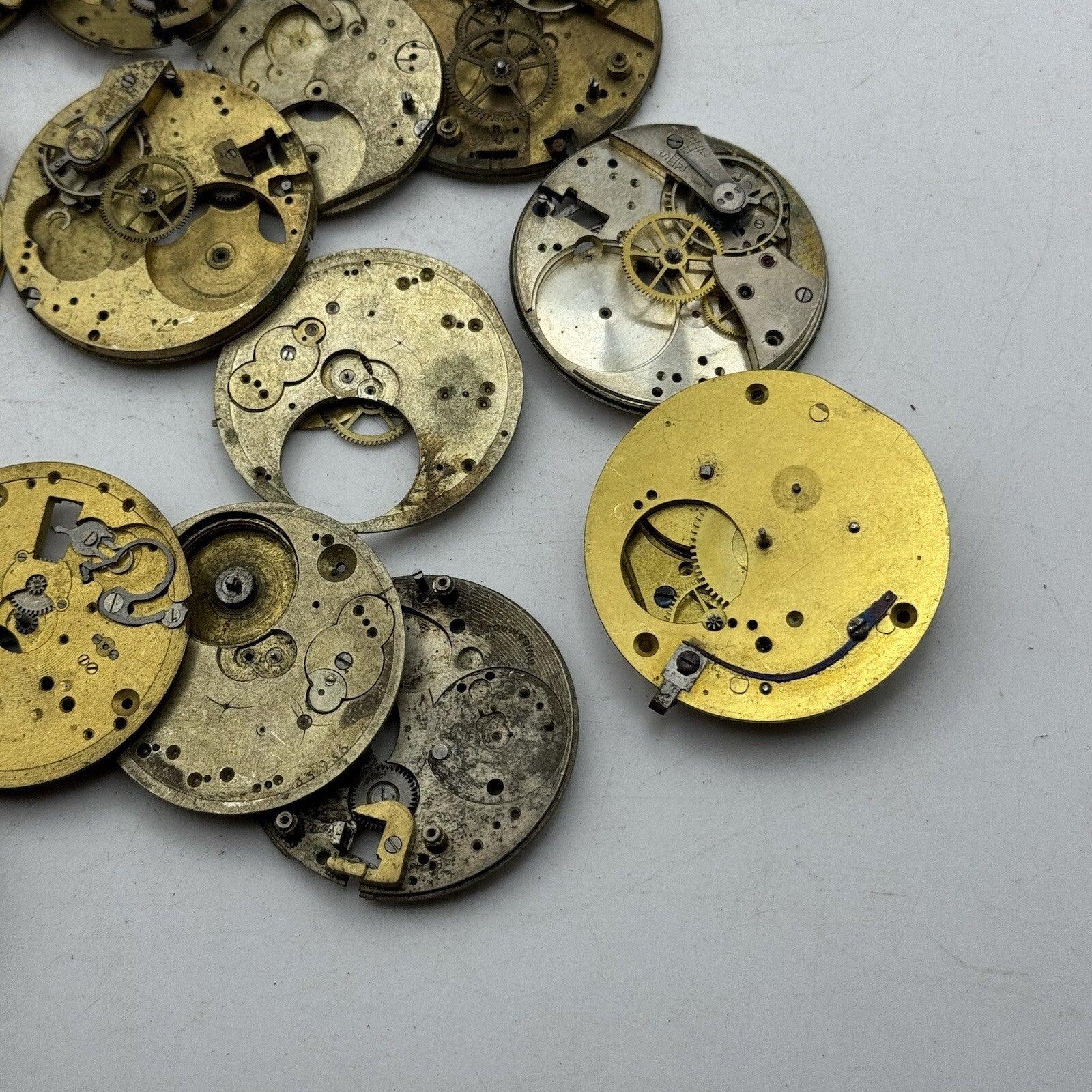 570 Grams Job Lot Of Pocket Watch Movements Parts For Spares / Repairs / Parts