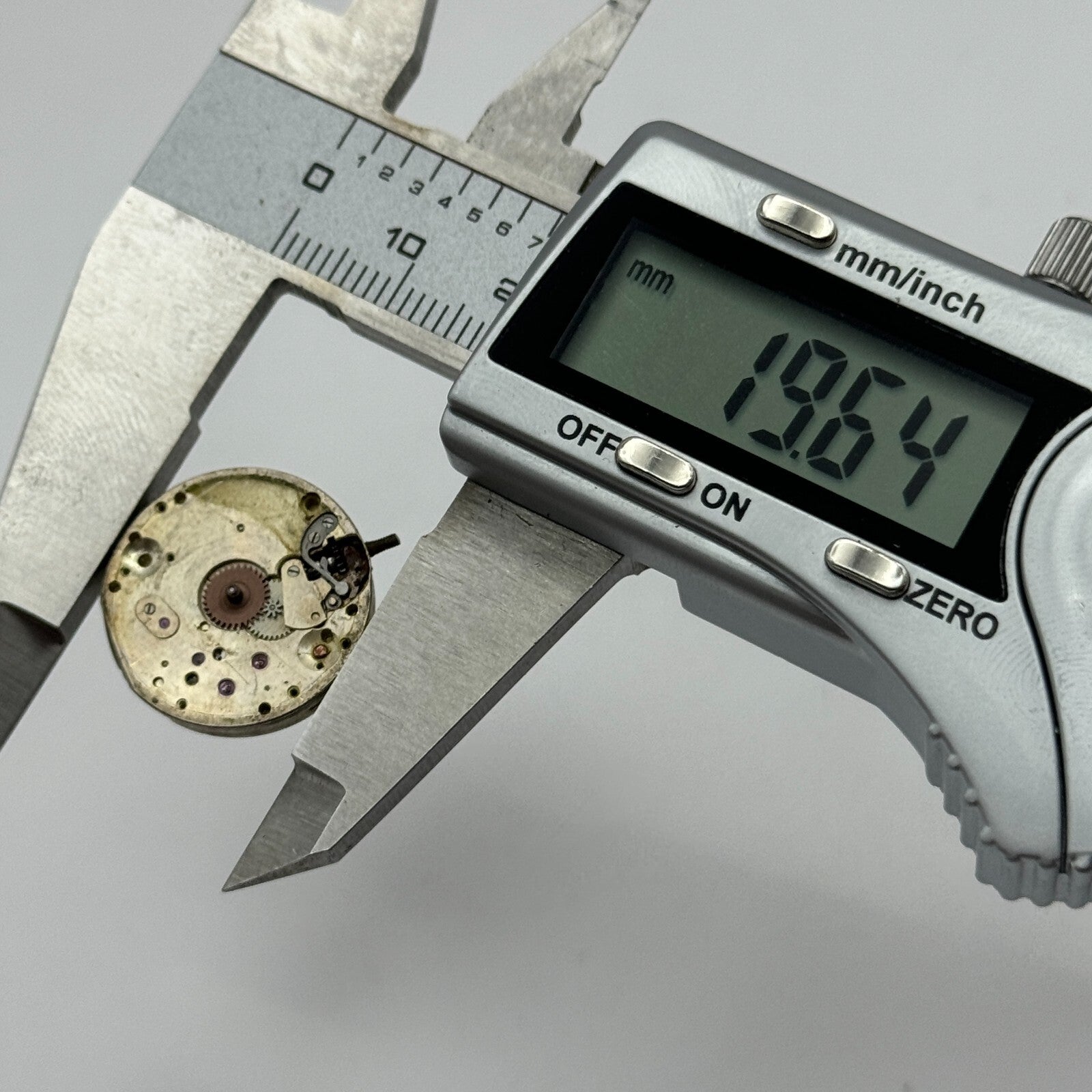 19.7mm Balance Intact 15 Jewels Manual Wind Watch Movement Swiss Vintage PARTS