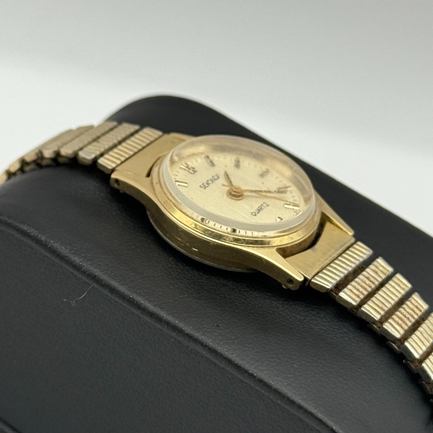 Sekonda USSR Vintage Quartz Watch Gold Tone Stretch Band Steel Working 22mm