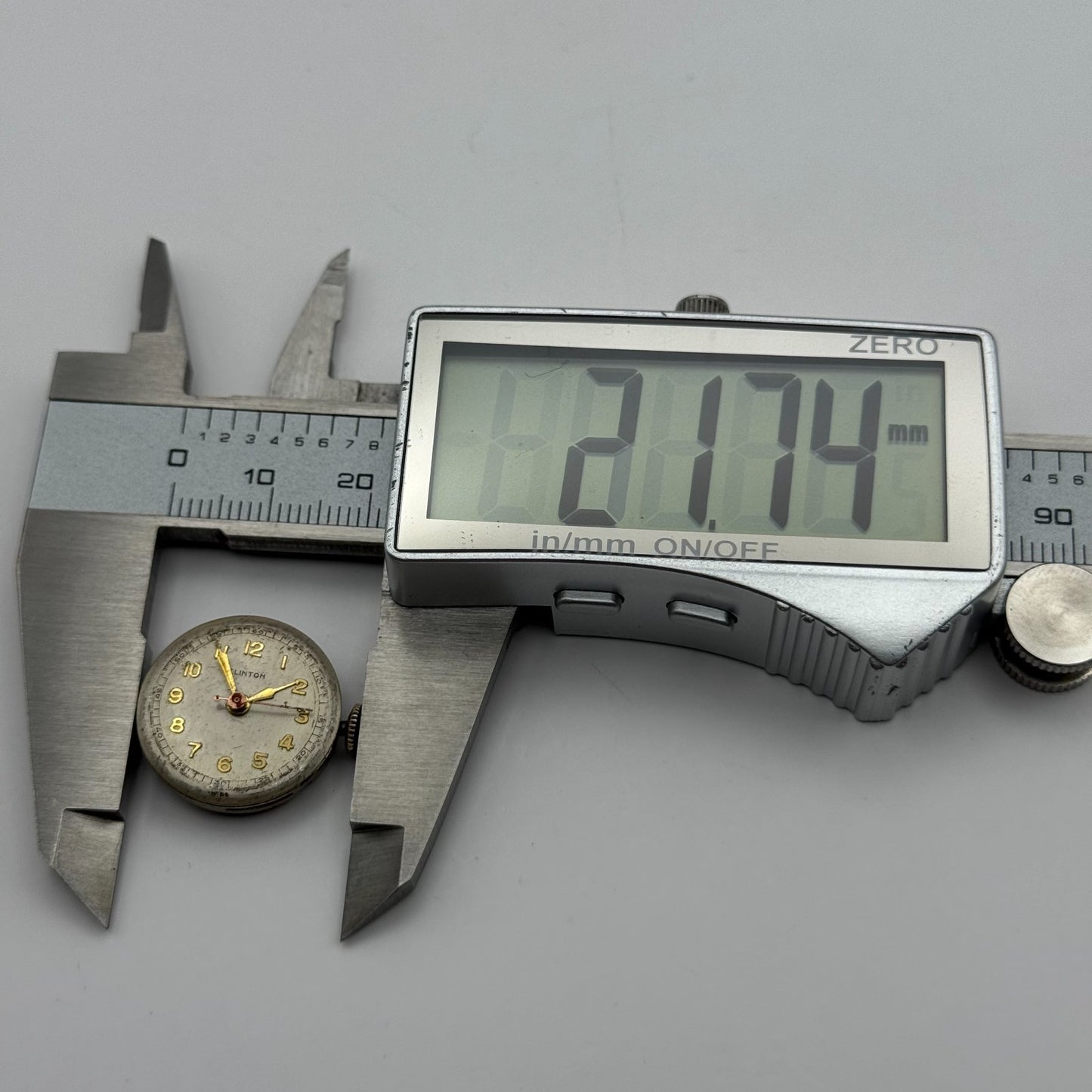 Clinton Sweep Seconds Watch Movement Running Manual Wind Vintage Parts 19.7mm