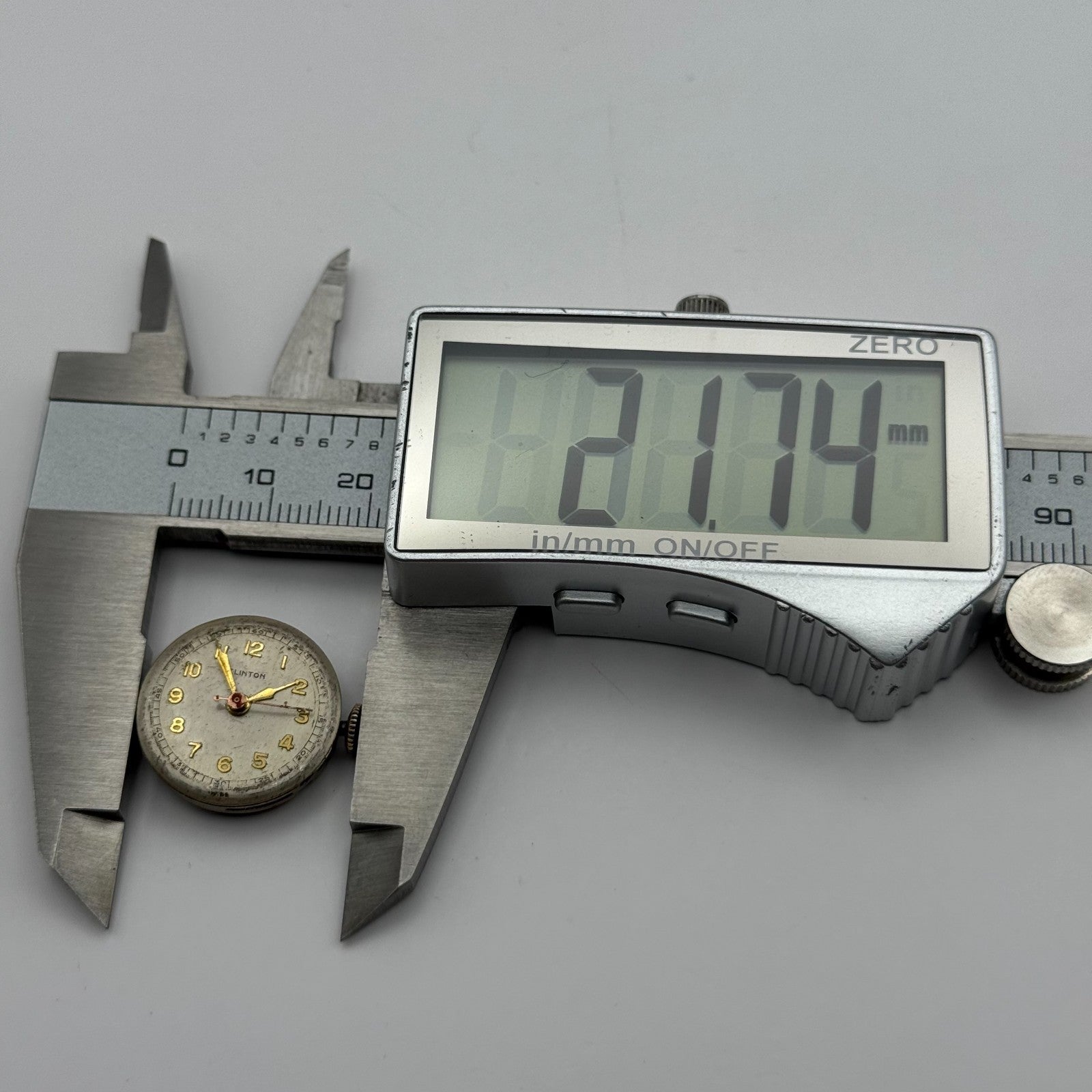 Clinton Sweep Seconds Watch Movement Running Manual Wind Vintage Parts 19.7mm