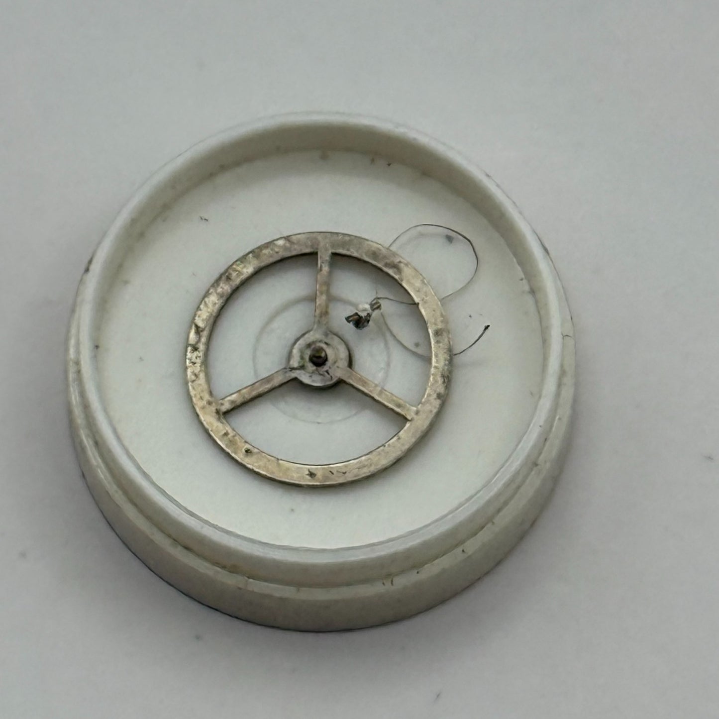 EB 1197 Balance Complete 10 1/2’’’ Renata Watch Movement Parts Vintage DAMAGED