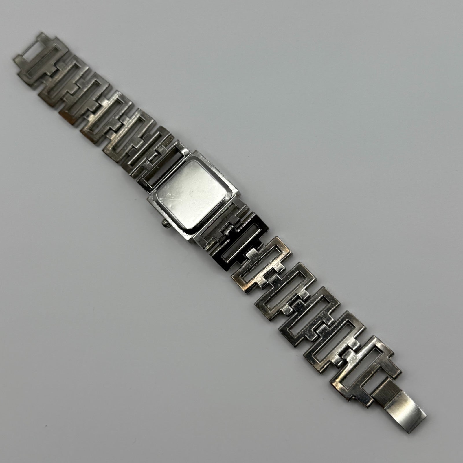 Elegant Ladies Quartz Watch Crystal Accents Silver Tone Bracelet Working 24mm