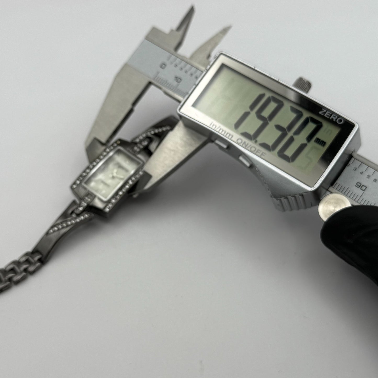 Figaro Italian Design Ladies Quartz Watch Crystal Accents Japan Working 19mm