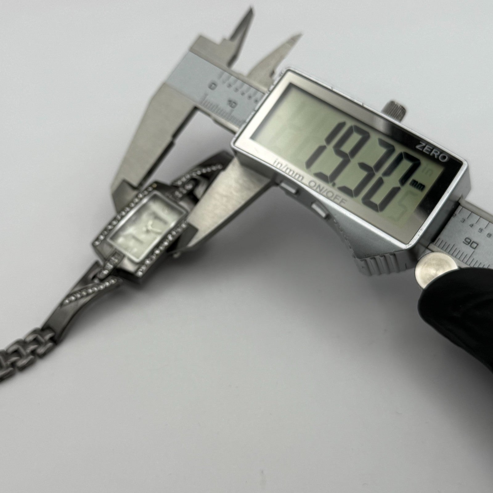 Figaro Italian Design Ladies Quartz Watch Crystal Accents Japan Working 19mm