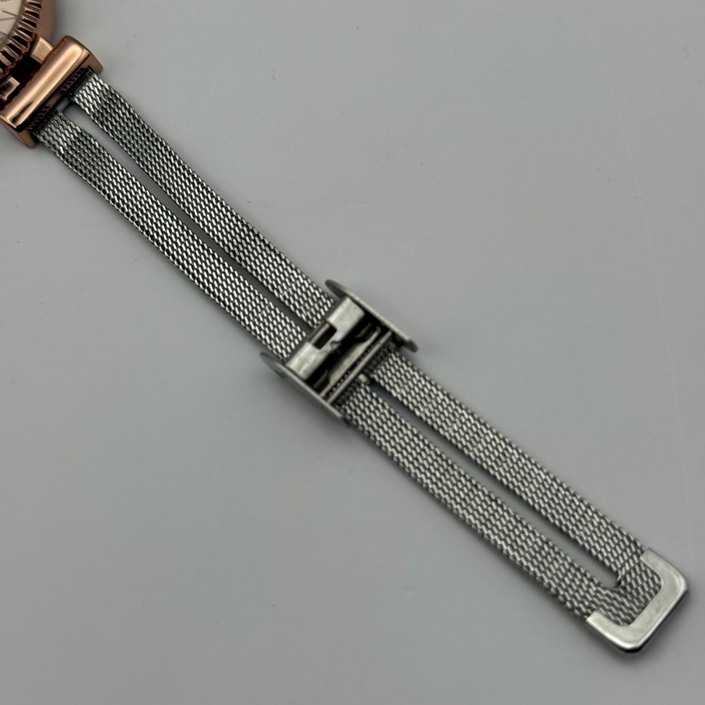 Avon Ladies Quartz Watch Crystal Accents Dial Mesh Strap Working 28mm 6 Inches