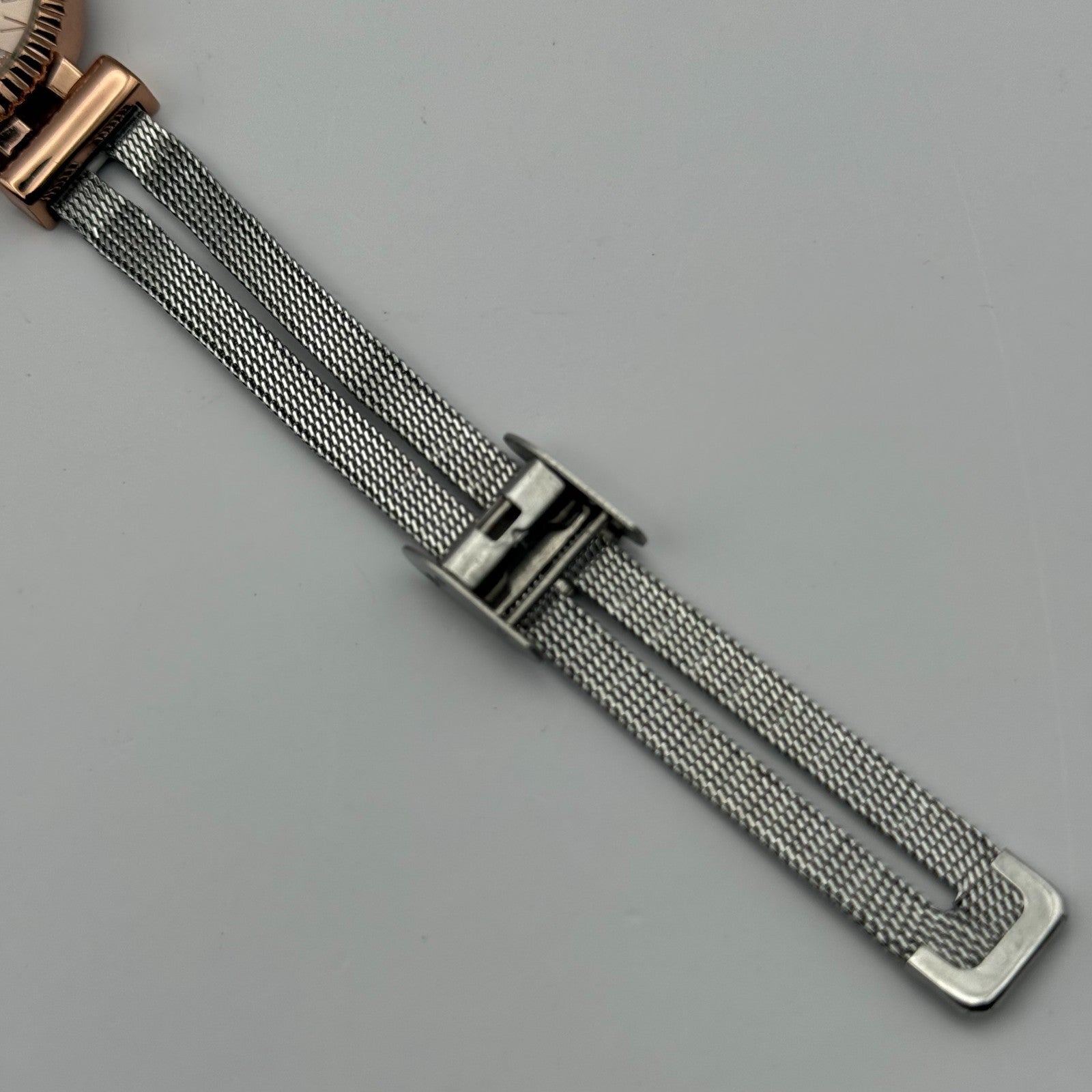 Avon Ladies Quartz Watch Crystal Accents Dial Mesh Strap Working 28mm 6 Inches