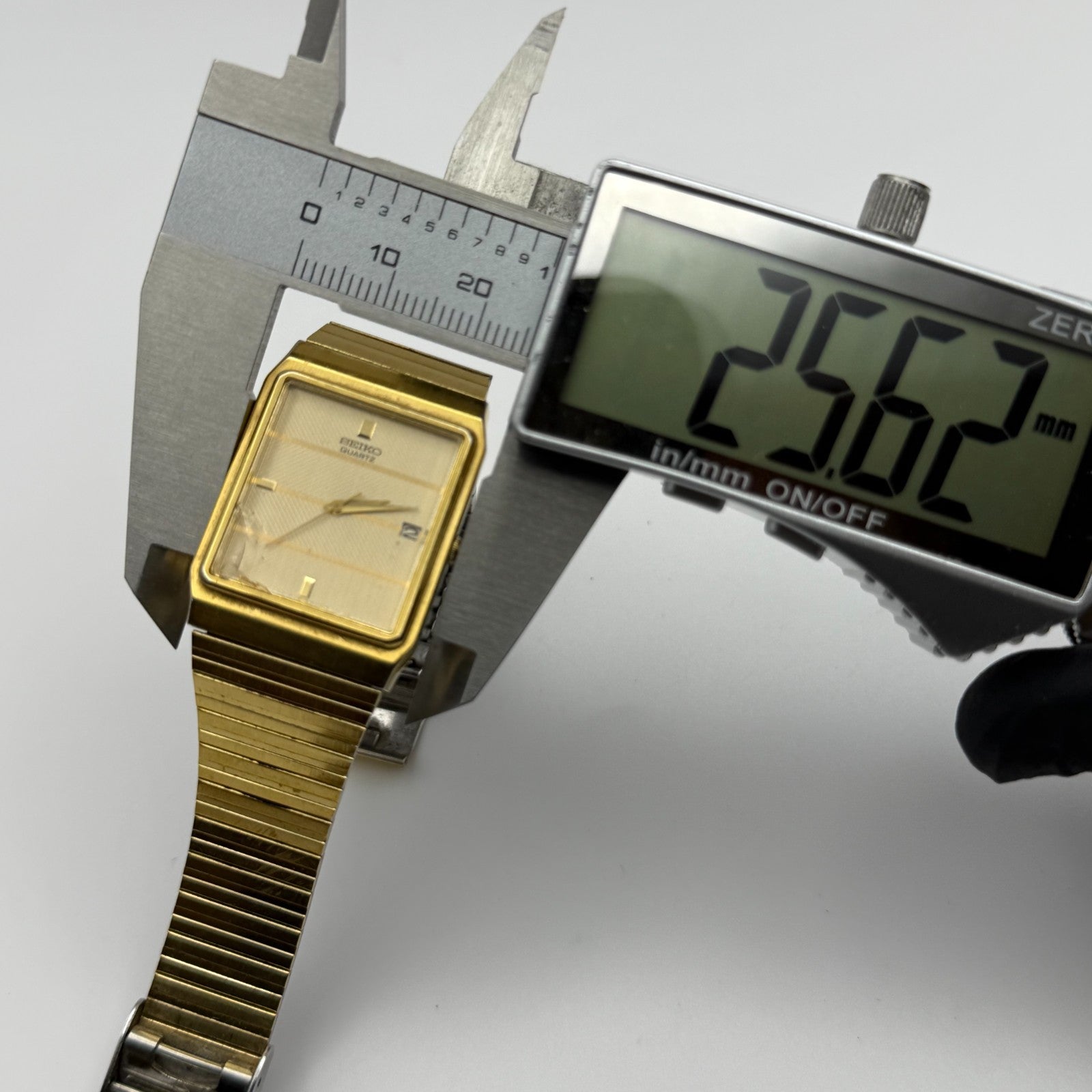 Seiko Ladies Quartz Watch Date Dial Gold Tone Bracelet Japan 25mm PARTS REPAIR