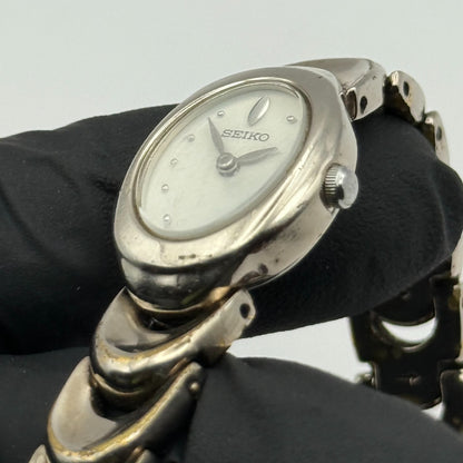 Seiko Ladies Quartz Watch Oval Dial Silver Tone Bracelet Japan Working 16mm