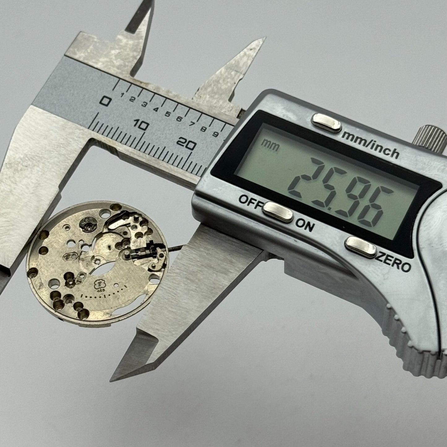 25.9mm Men's Felsa F 465 Partial Manual Wind Watch Movement Vintage Swiss PARTS