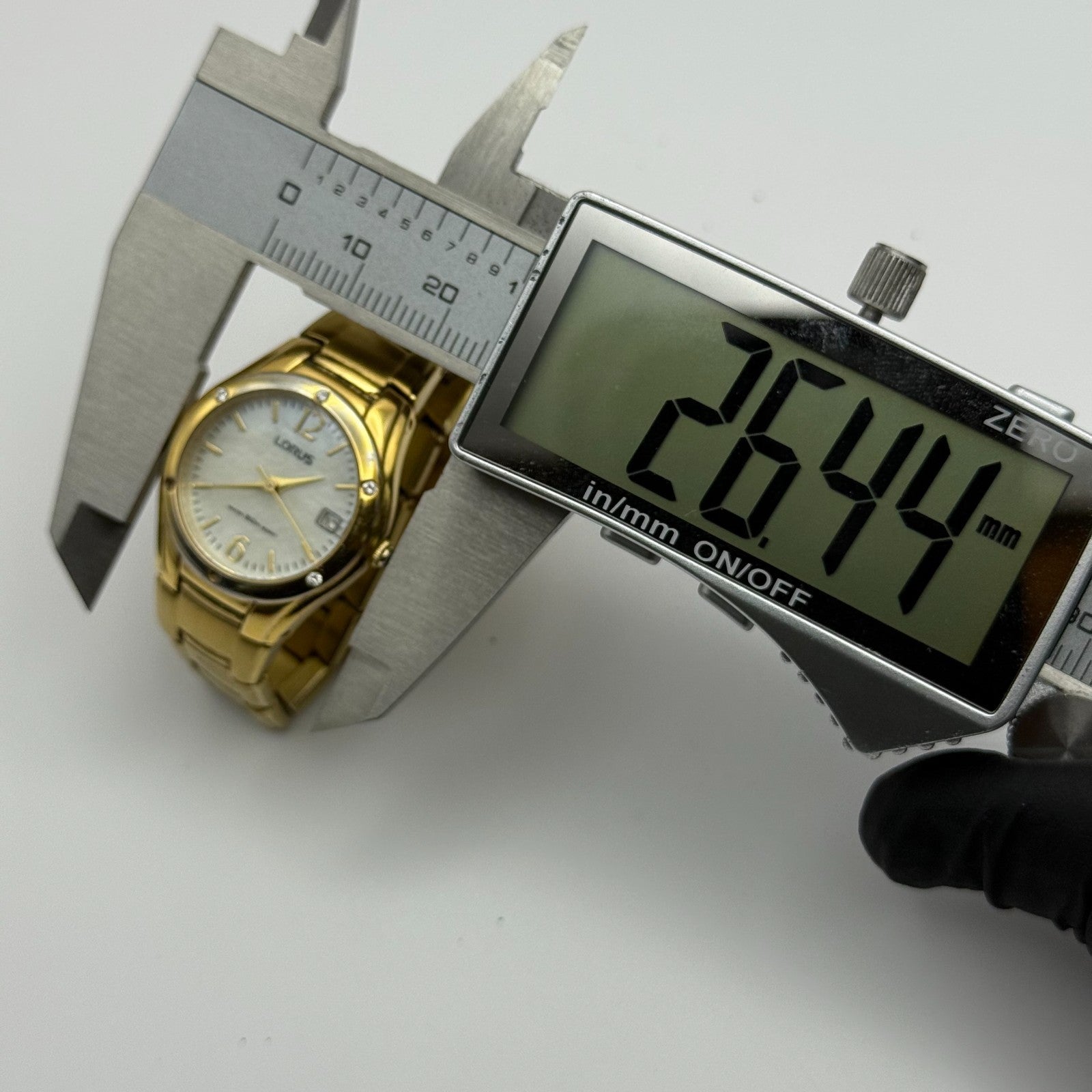 Lorus Ladies Quartz Watch Date Dial Gold Tone Bracelet Japan 24mm PARTS REPAIR