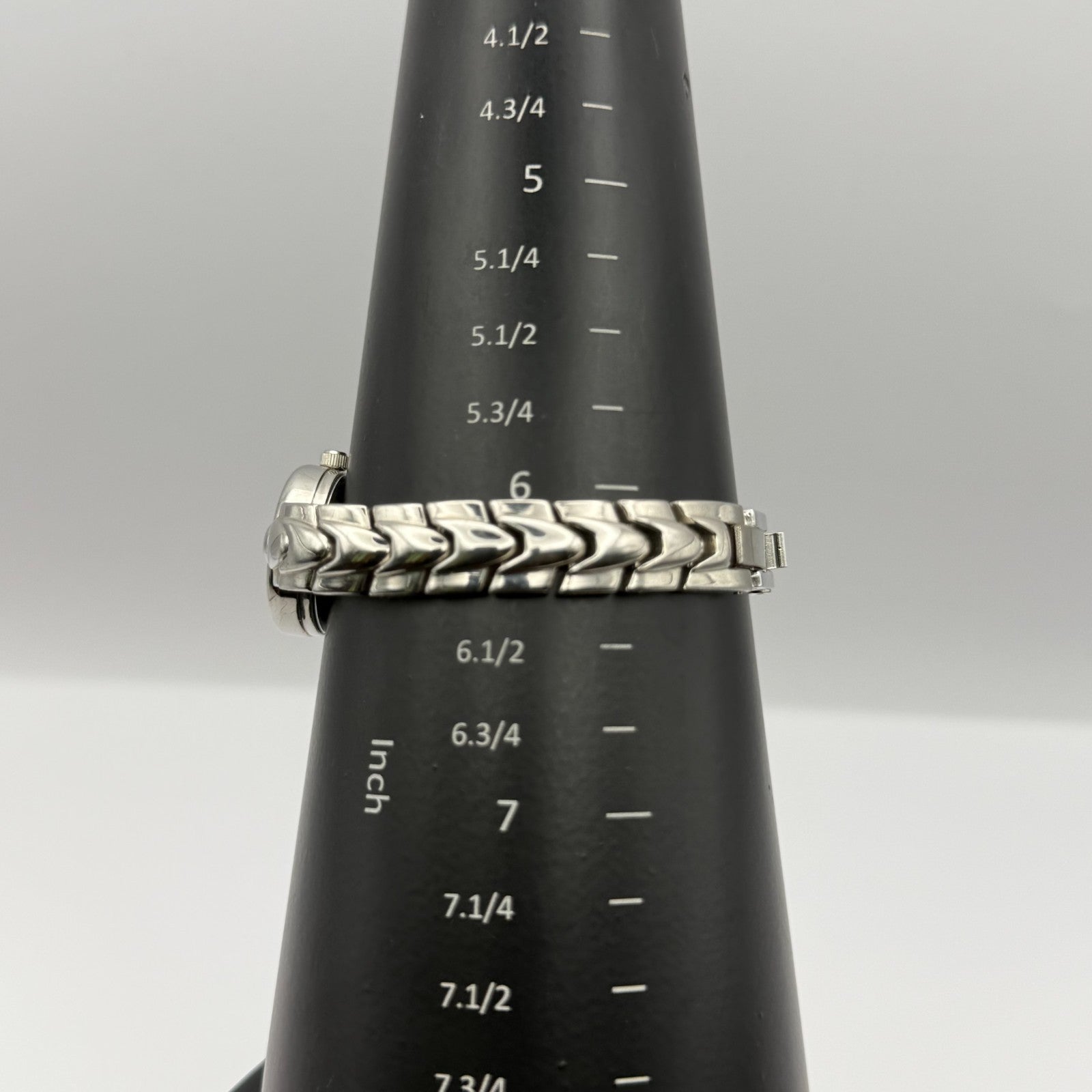 Henley Ladies Quartz Watch White Dial Silver Tone Bracelet Japan Working 21mm