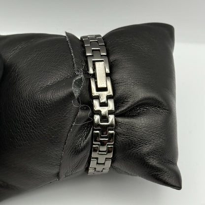 Figaro Italian Design Ladies Quartz Watch Crystal Accents Japan Working 19mm