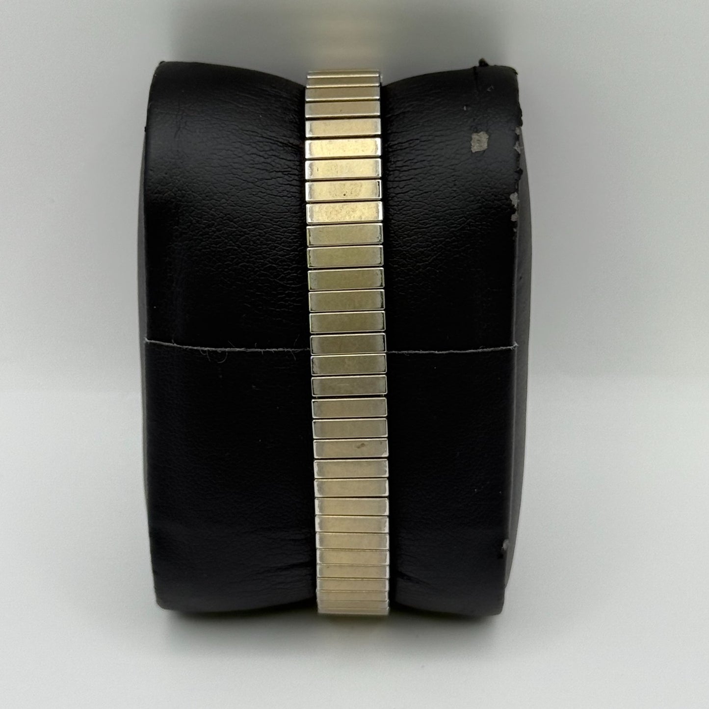 Sekonda USSR Ladies Quartz Watch White Dial Gold Tone Stretch Band Working 22mm