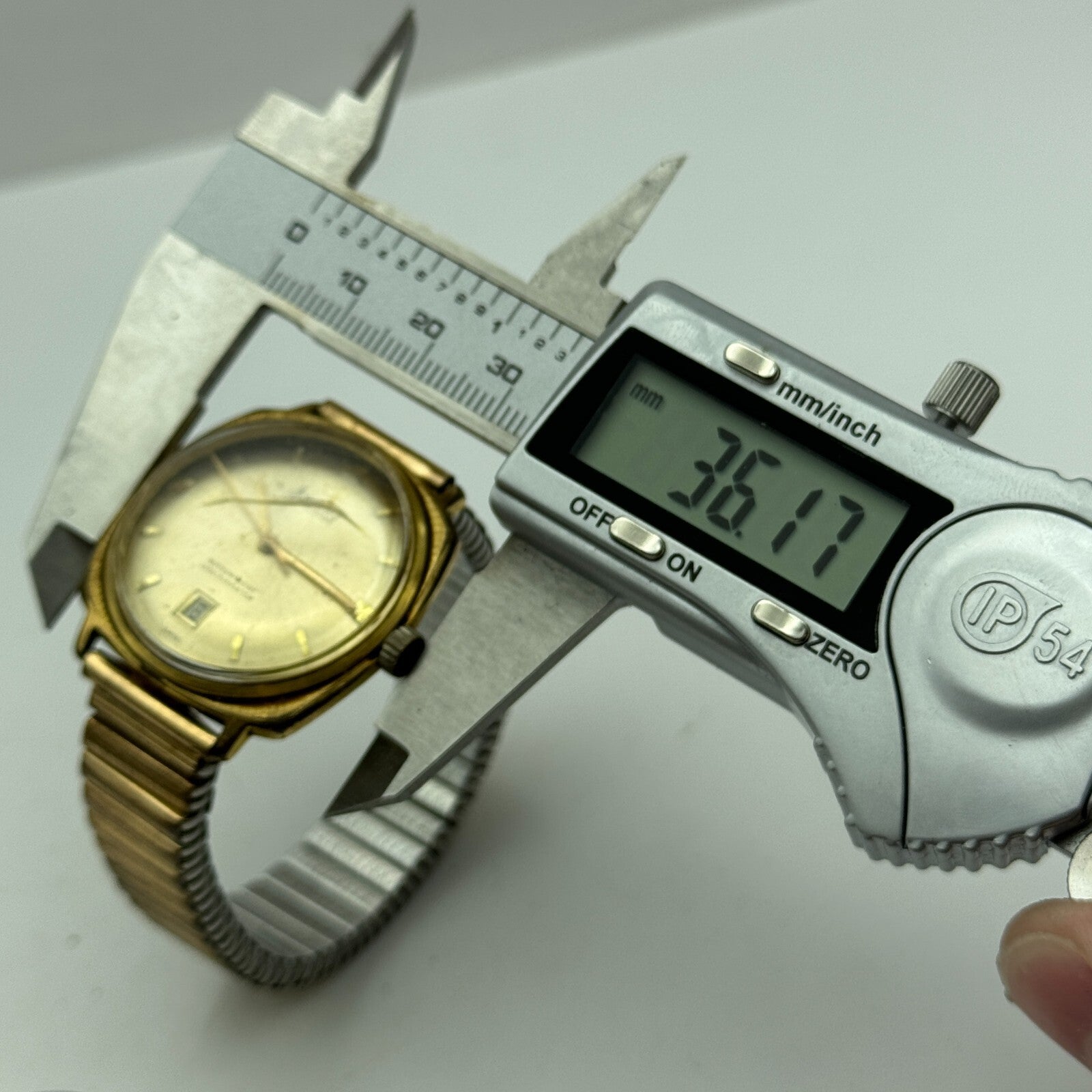 33mm Men’s Vintage Accurist Shockmaster Automatic ETA 2472 Date Dial Watch PARTS