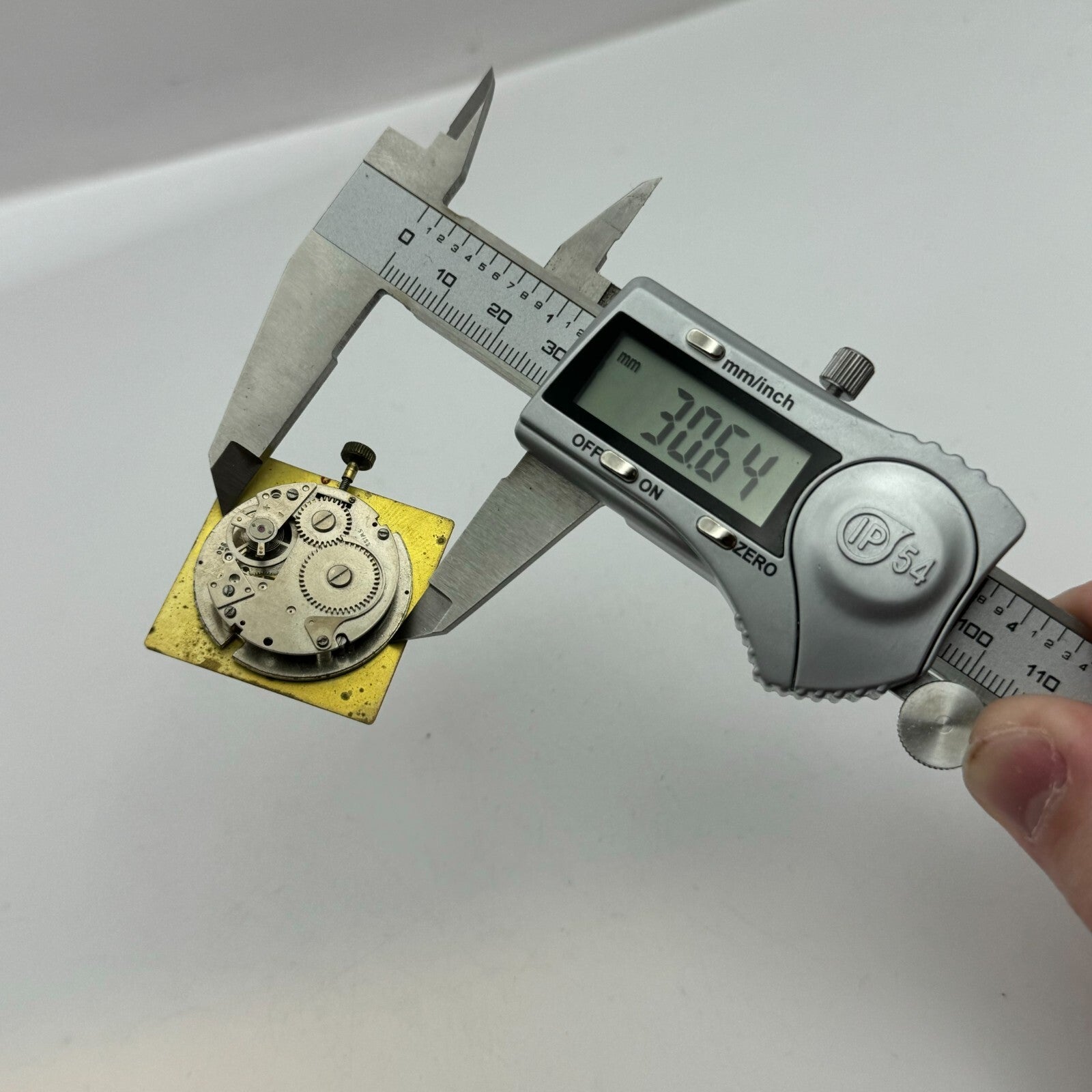 33.7mm Old London Desa 320 Manual Wind Swiss Watch Movement Dial Vintage PARTS