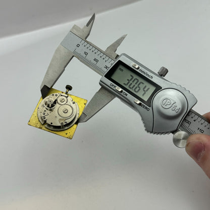 33.7mm Old London Desa 320 Manual Wind Swiss Watch Movement Dial Vintage PARTS