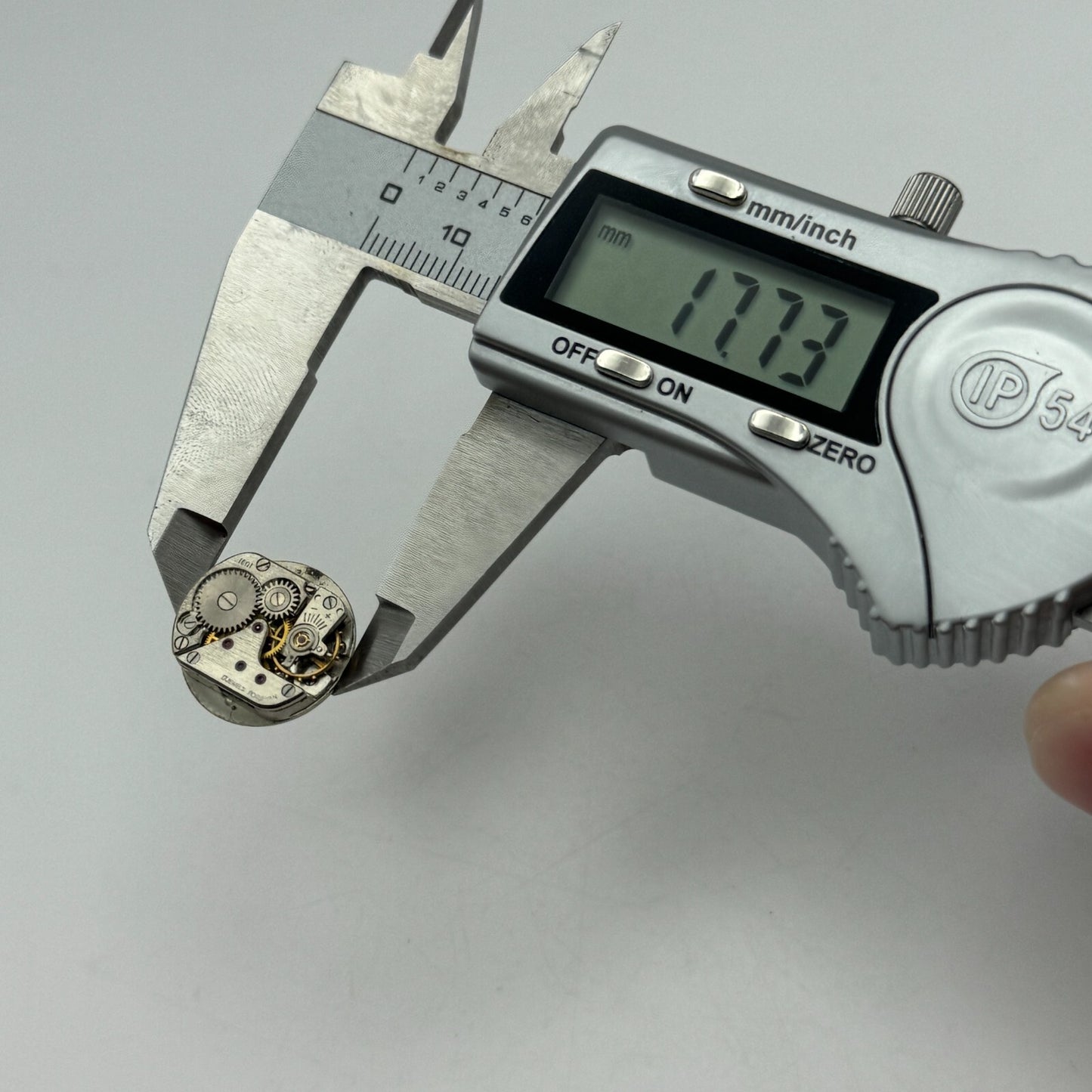 13.8mm Ladies Slava Cal 1601 Manual Wind Watch Movement Swiss Vintage PARTS