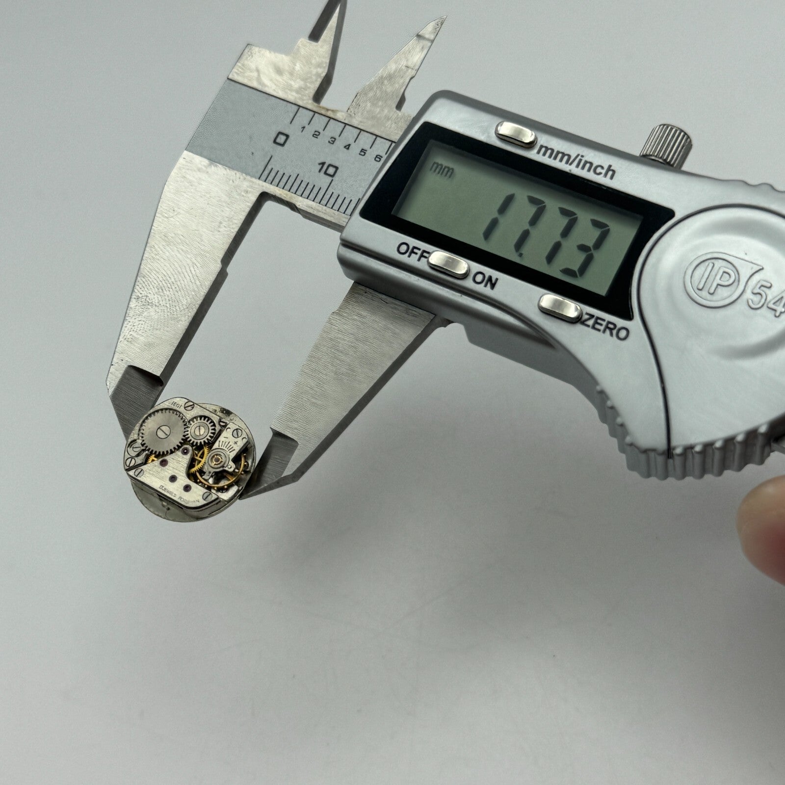 13.8mm Ladies Slava Cal 1601 Manual Wind Watch Movement Swiss Vintage PARTS