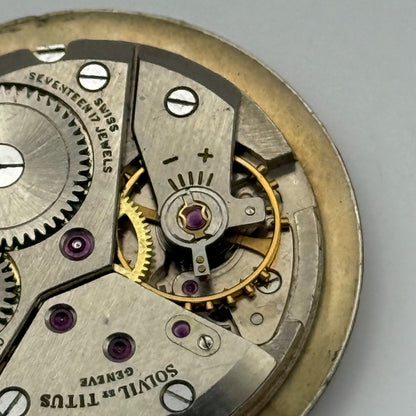 Solvil et Titus Peseux 330 Watch Movement Manual Wind Vintage Swiss Parts 25.9mm