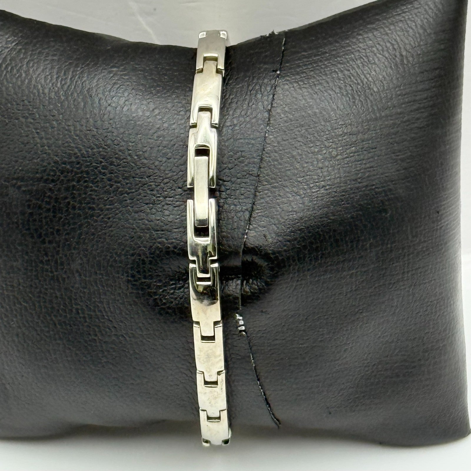 Sekonda Ladies Quartz Watch Crystal Accents Silver Tone Bracelet Working 17mm