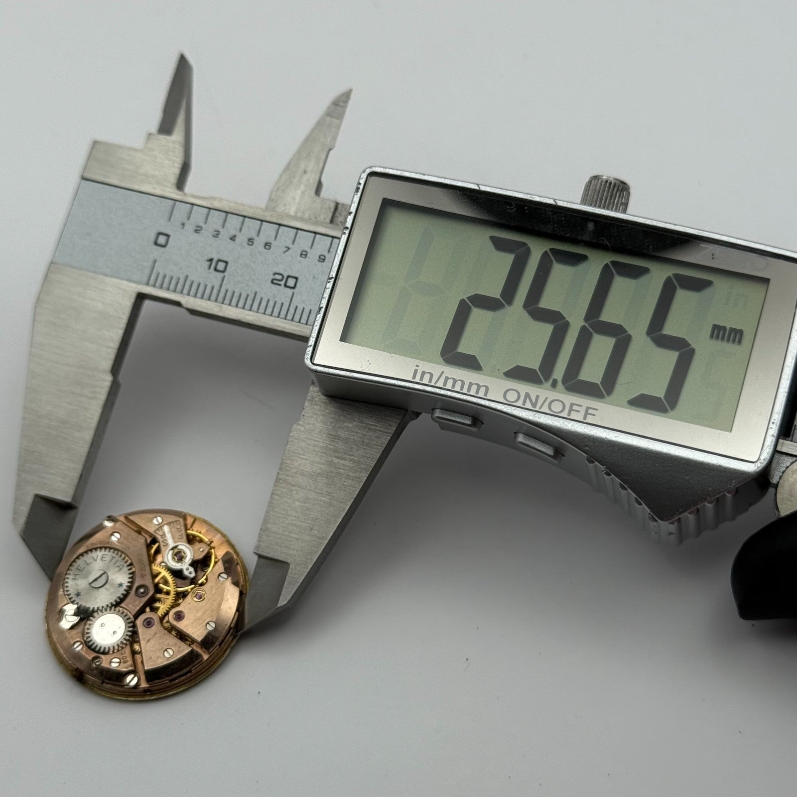 Helvetia 80C Watch Movement Manual Wind Vintage Swiss 17 Jewels Parts 25.6mm