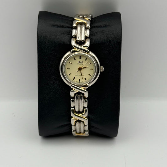 Q & Q Ladies Quartz Watch Two Tone Bracelet Japan Working 22mm 6 Inches