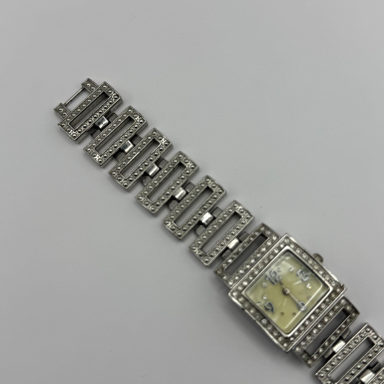 Elegant Ladies Quartz Watch Crystal Accents Silver Tone Bracelet Working 24mm