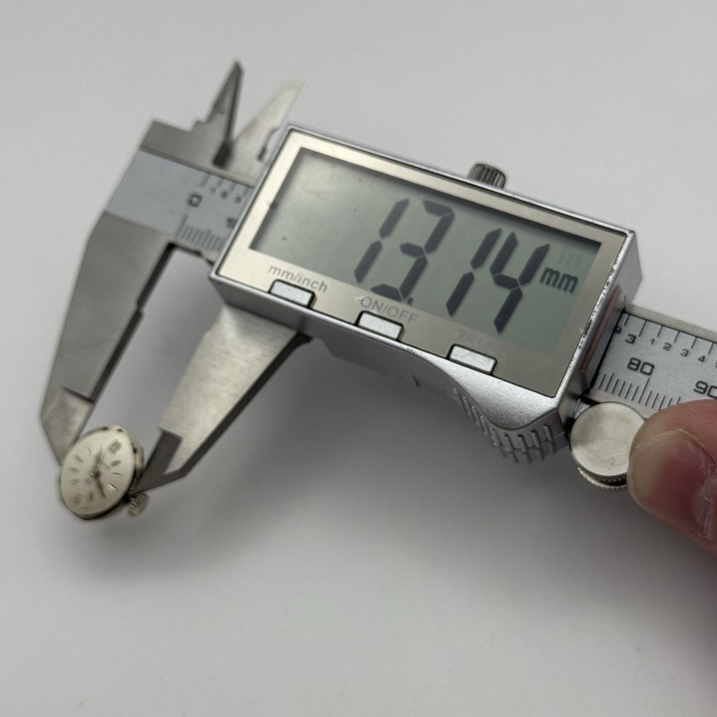 13.1mm Vintage Ladies Bulova 5AT Manual Wind Swiss Watch Movement PARTS REPAIR