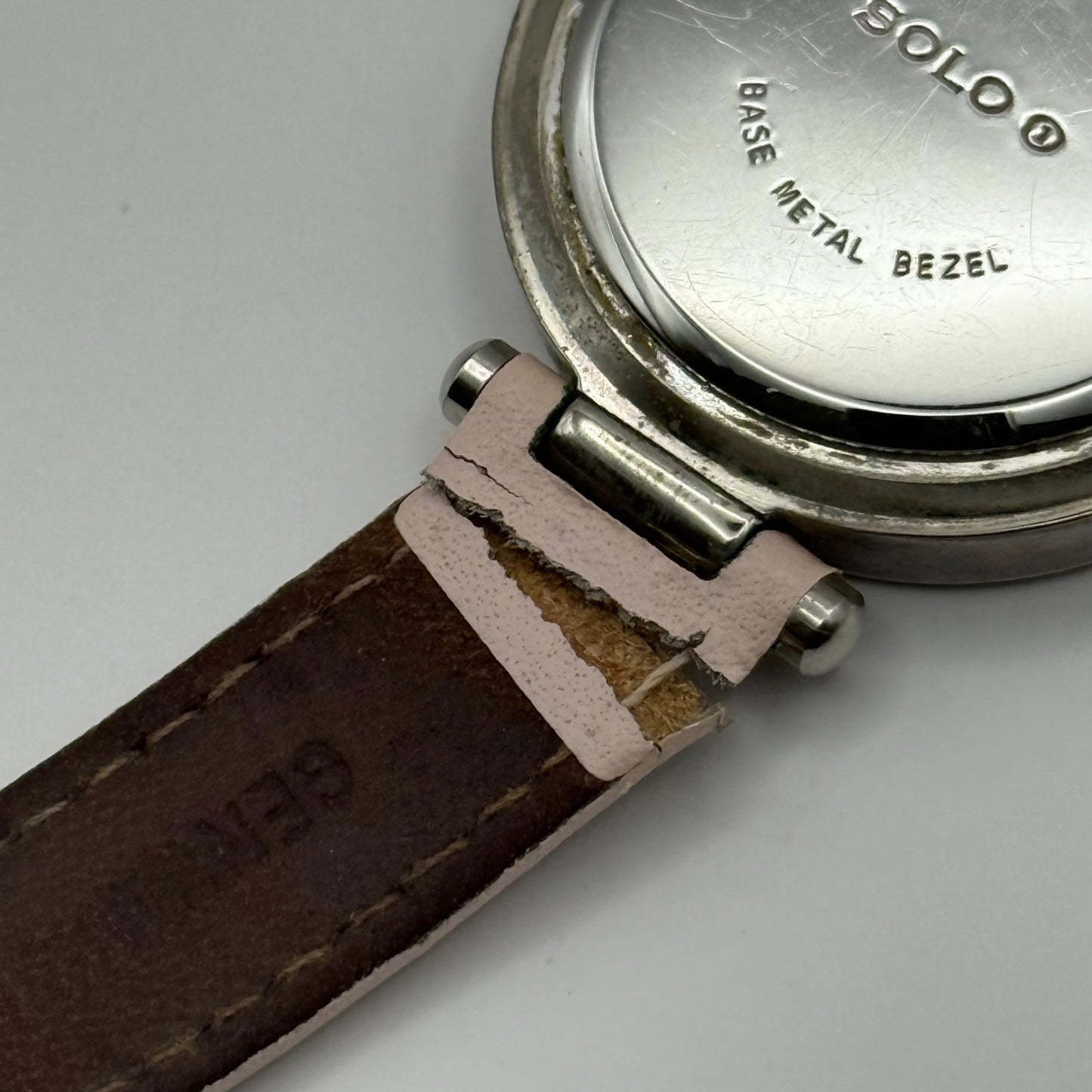 Solo Ladies Quartz Watch MOP Dial Crystal Accents Leather Strap Working 33mm