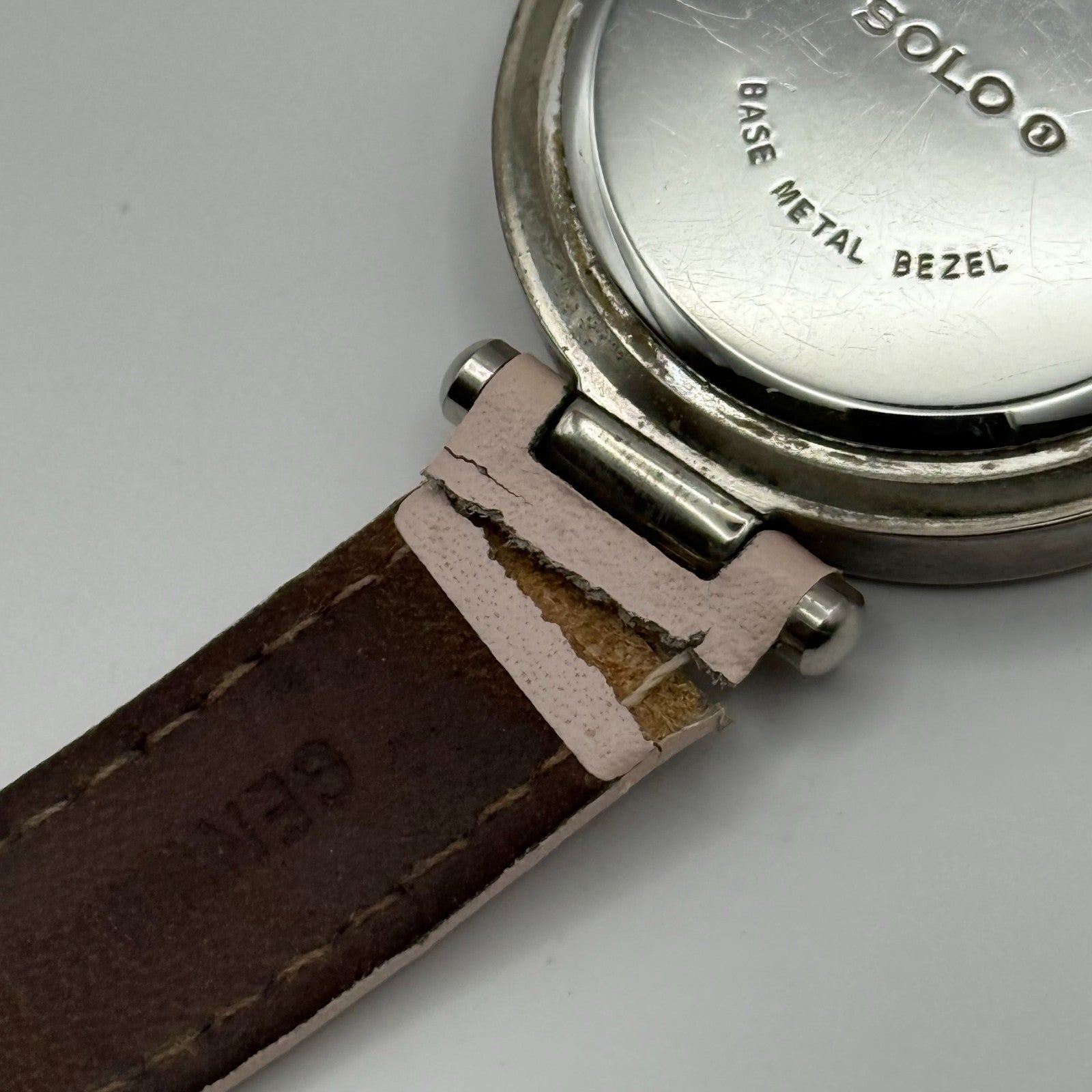 Solo Ladies Quartz Watch MOP Dial Crystal Accents Leather Strap Working 33mm