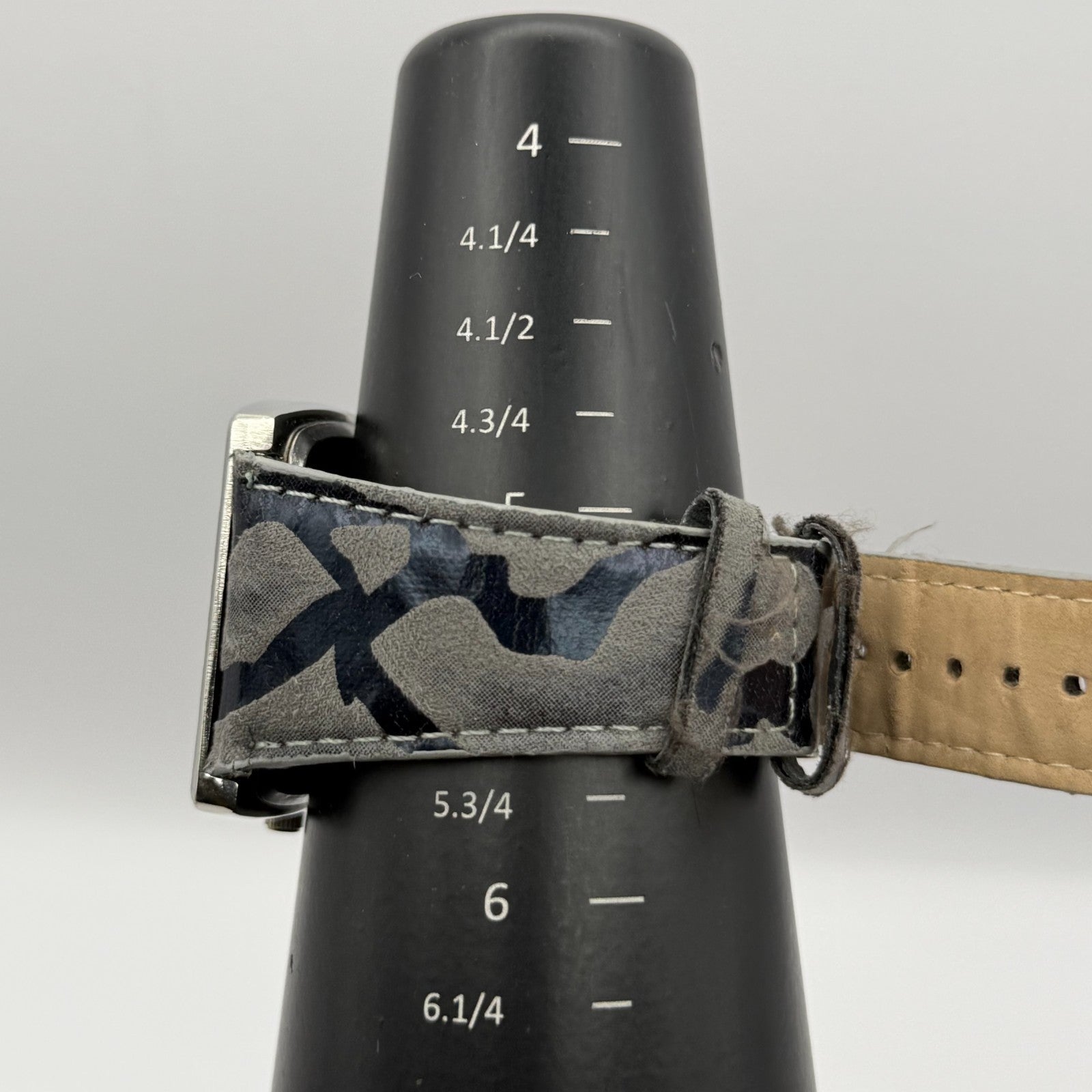 G&B Time Fashion Ladies Quartz Watch Crystal Accents Leather Strap Working 42mm