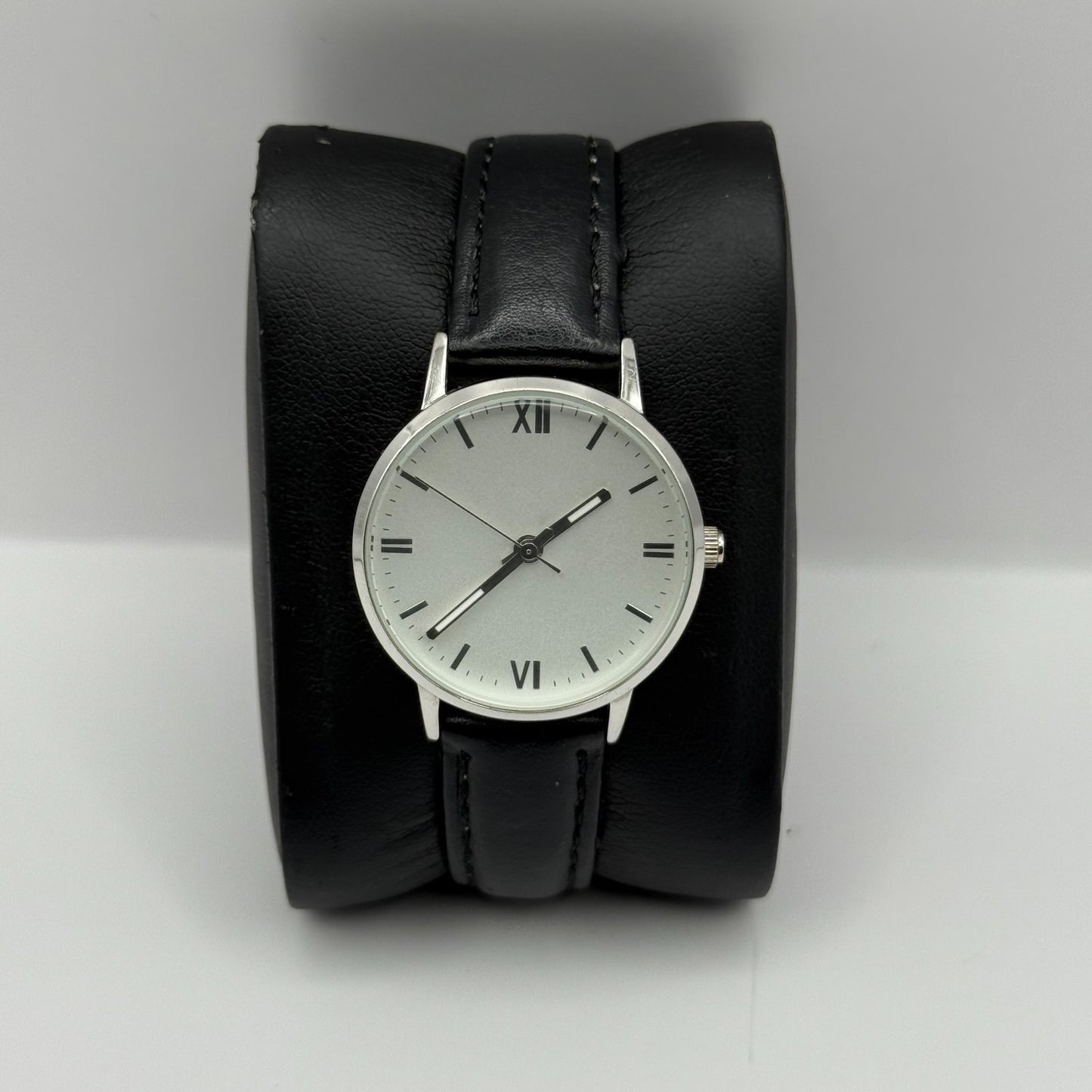 Lowrys Arm Ladies Quartz Watch White Dial Black Strap Japan Working 28mm