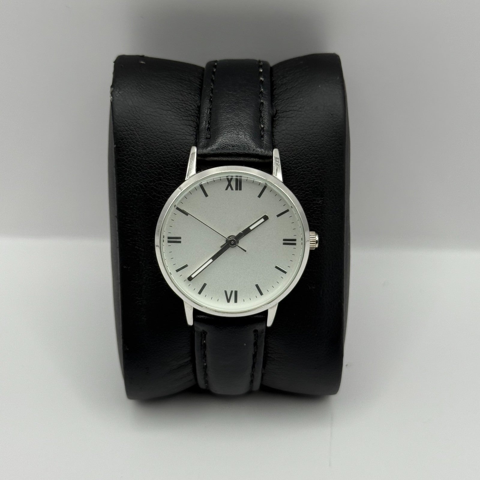 Lowrys Arm Ladies Quartz Watch White Dial Black Strap Japan Working 28mm