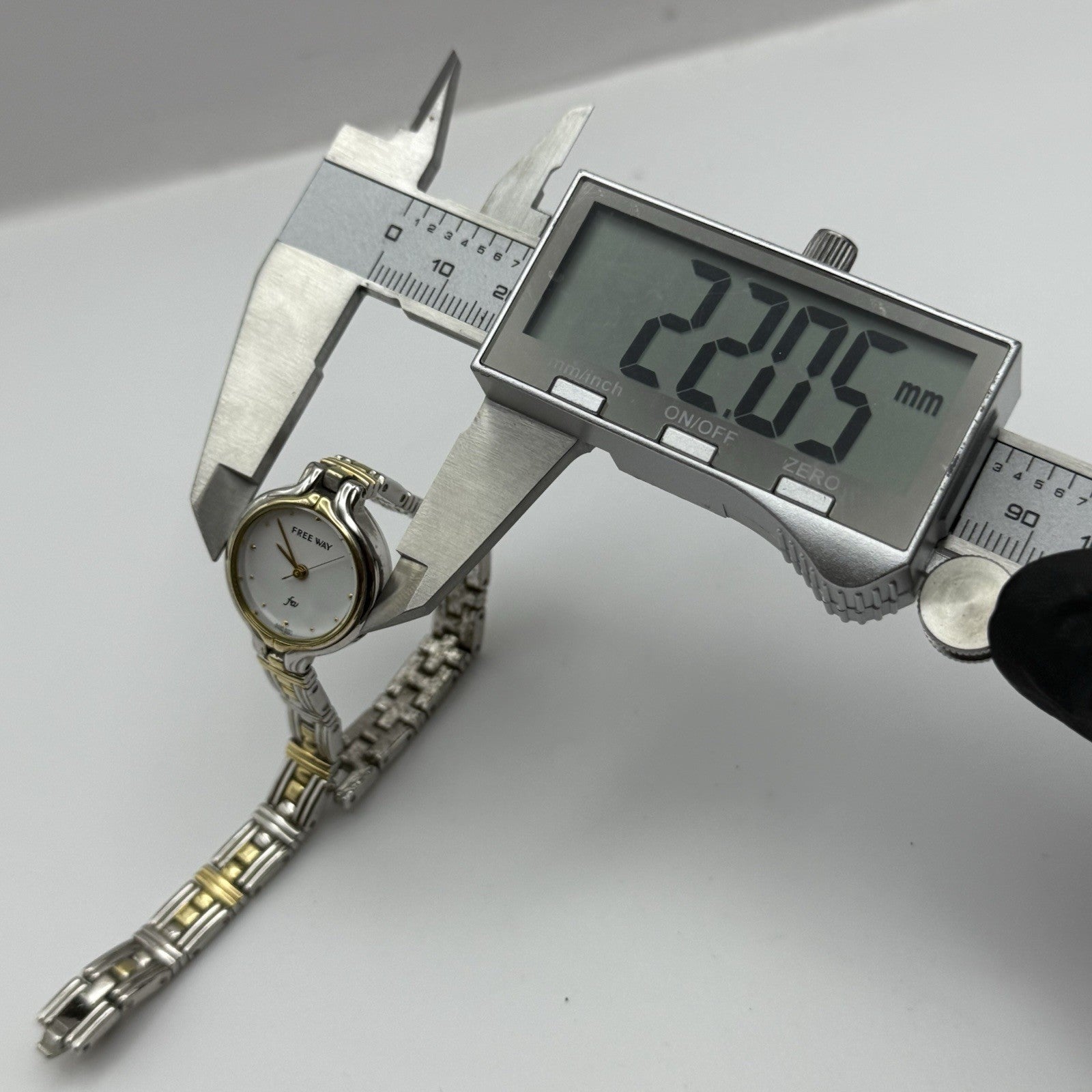 22mm Working Vintage Ladies Citizen Freeway Two Tone Quartz Watch DAMAGED CLASP